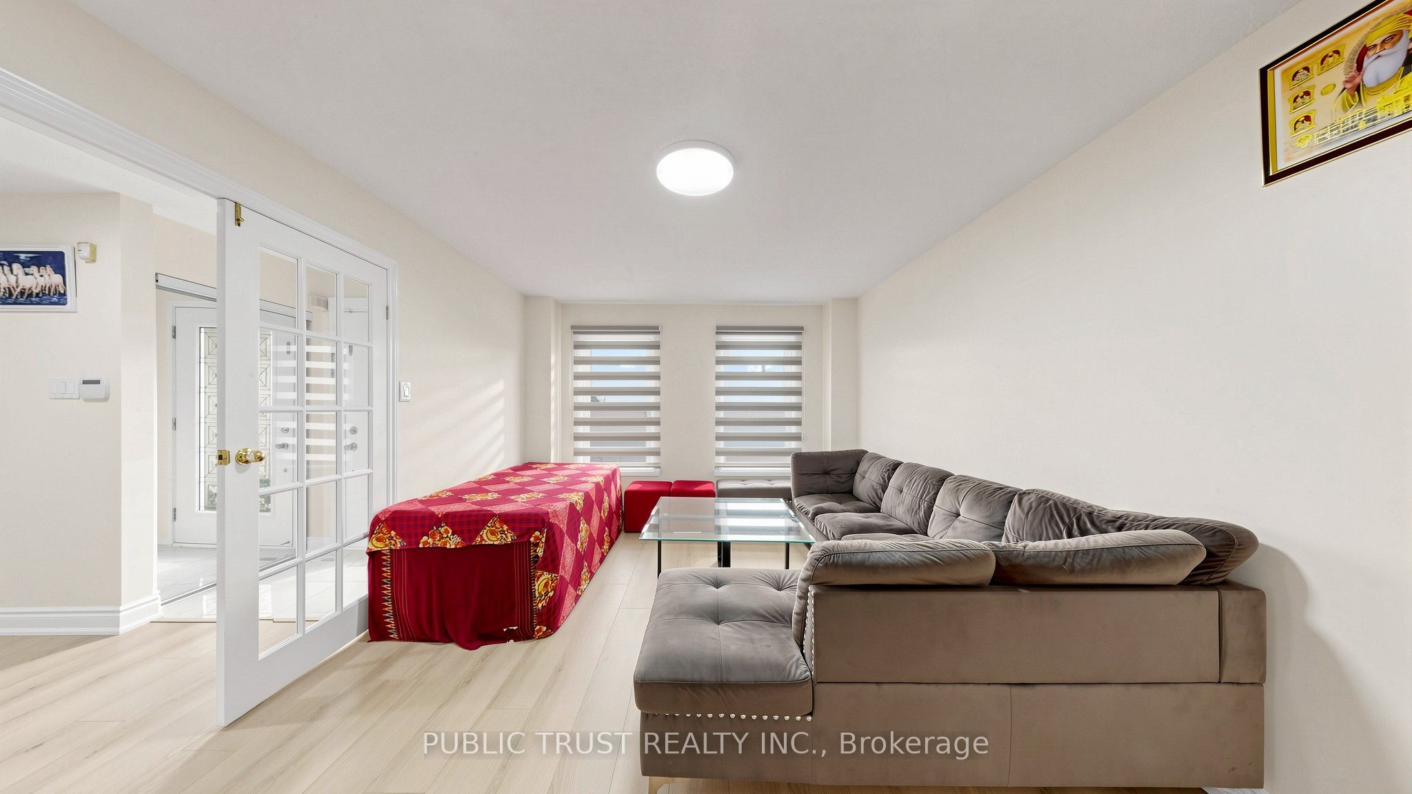27 Mackay Street S