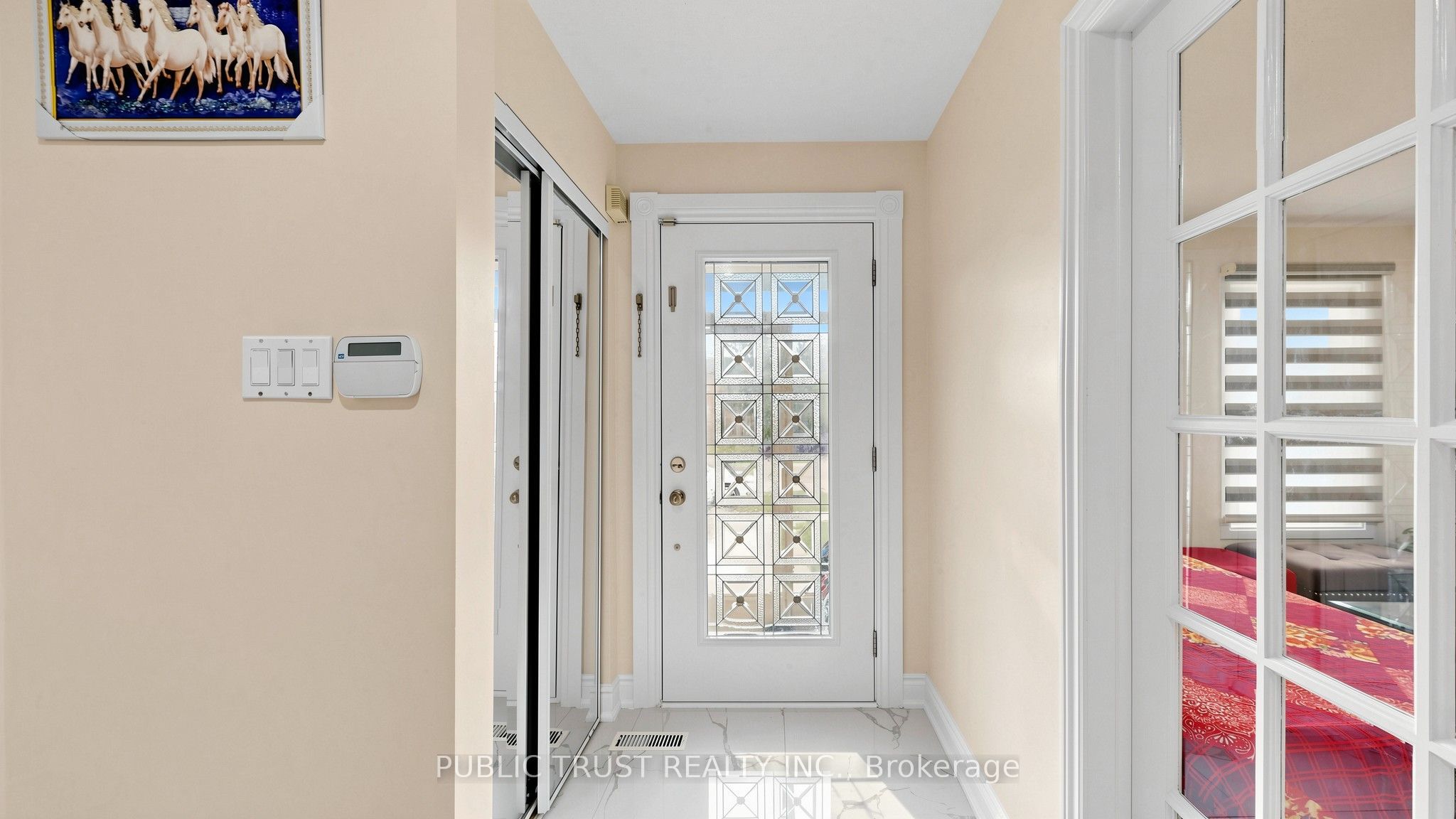 27 Mackay Street S