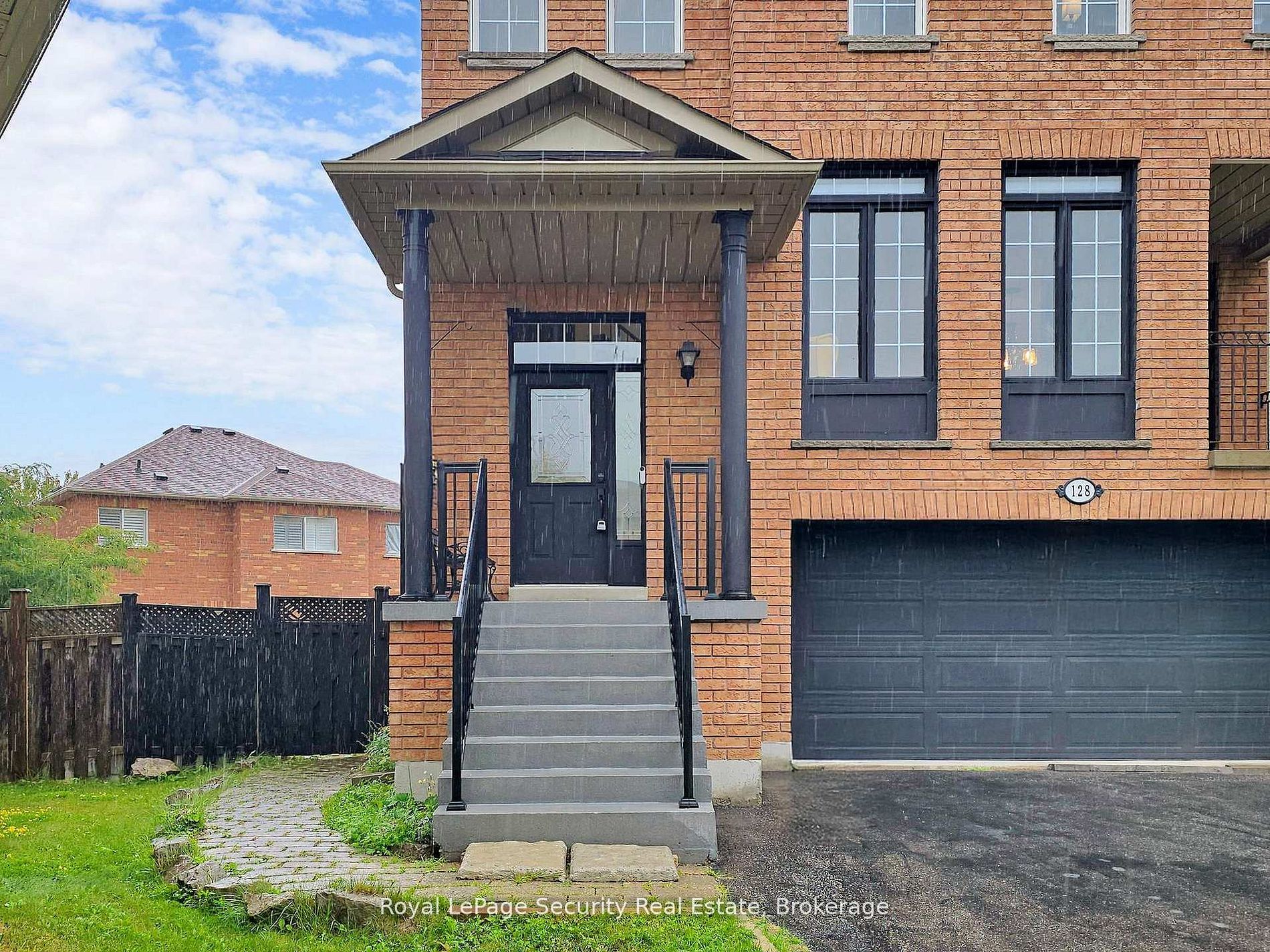 128 Daiseyfield Crescent