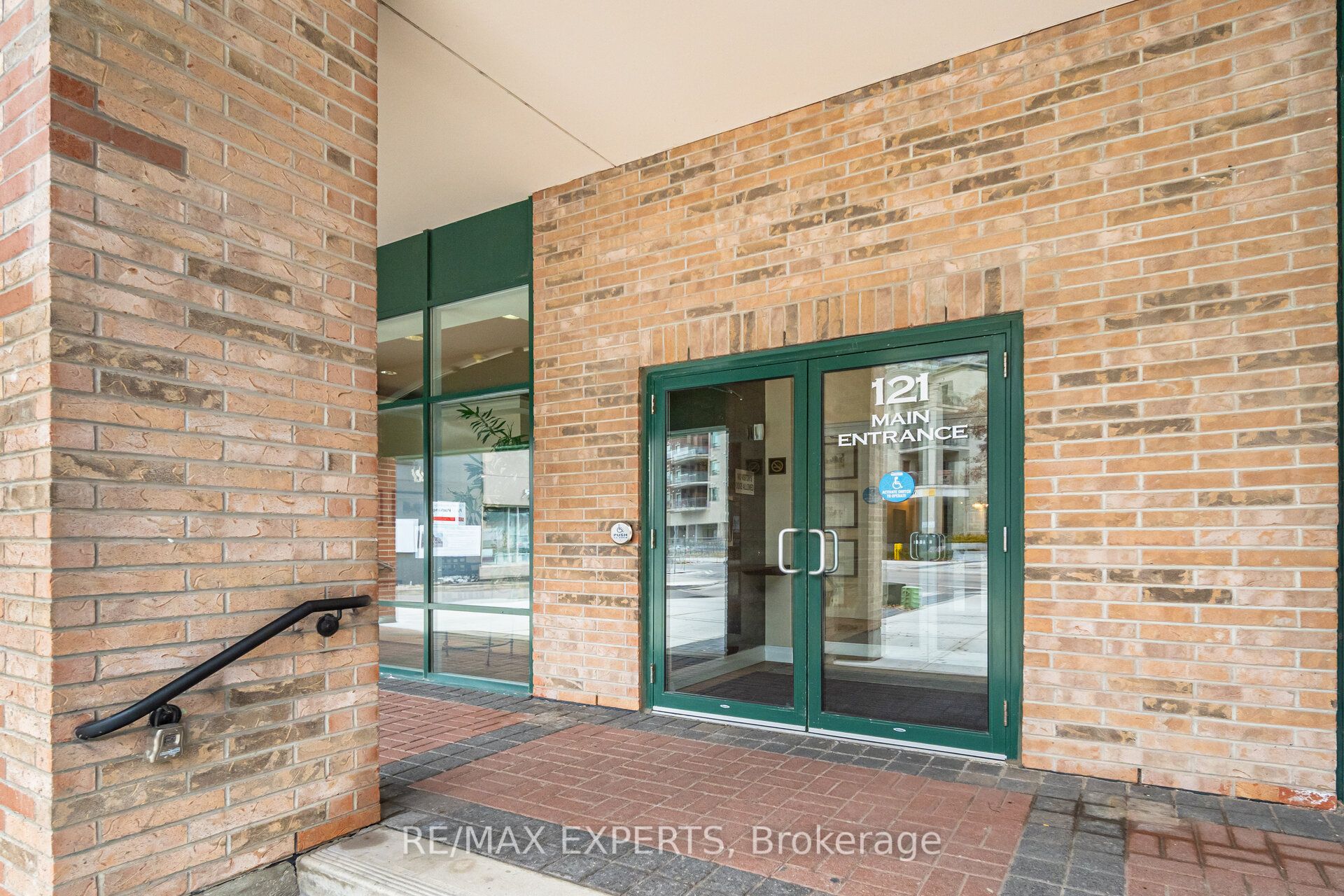 121 Woodbridge Avenue 323