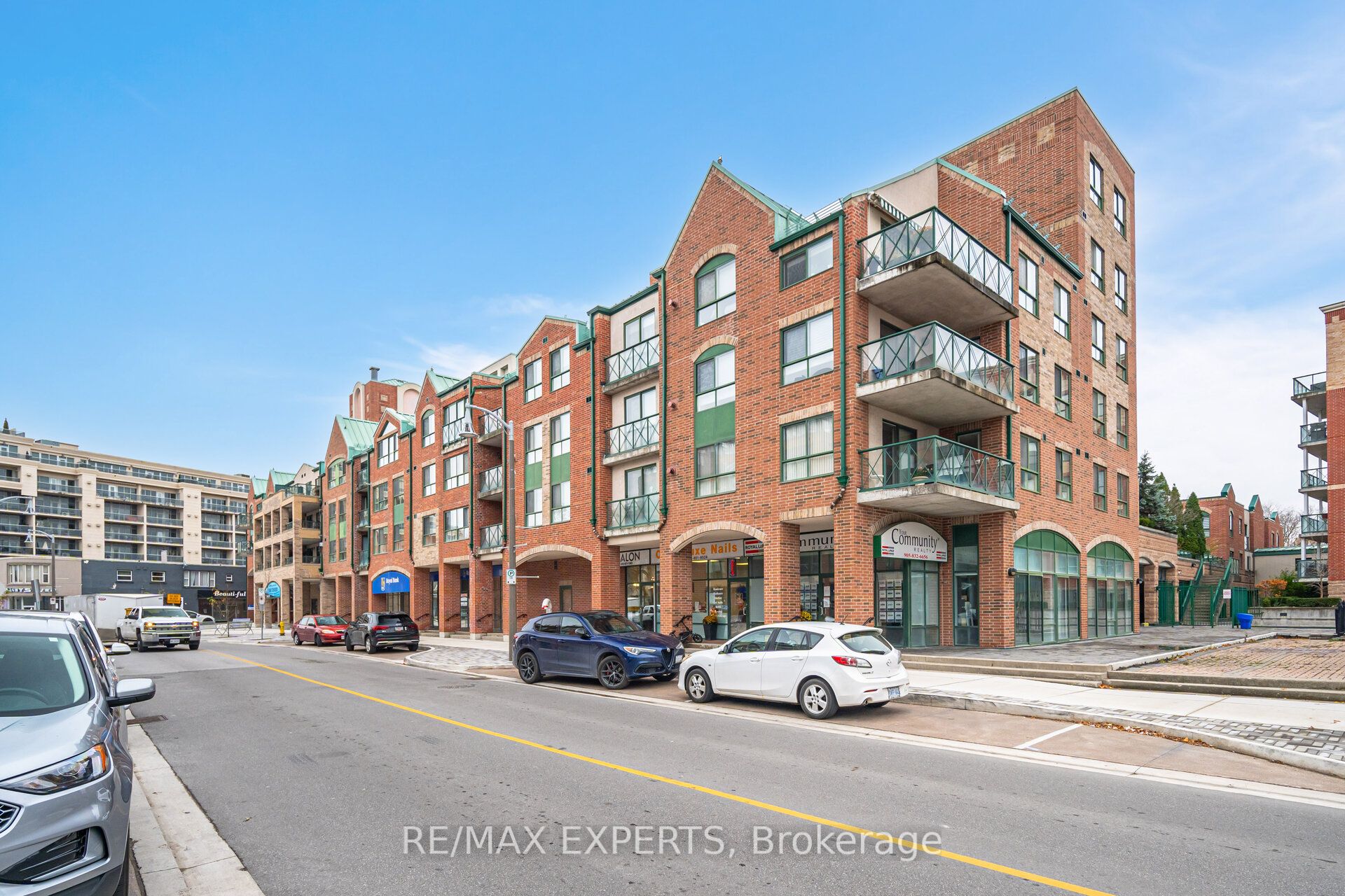 121 Woodbridge Avenue 323