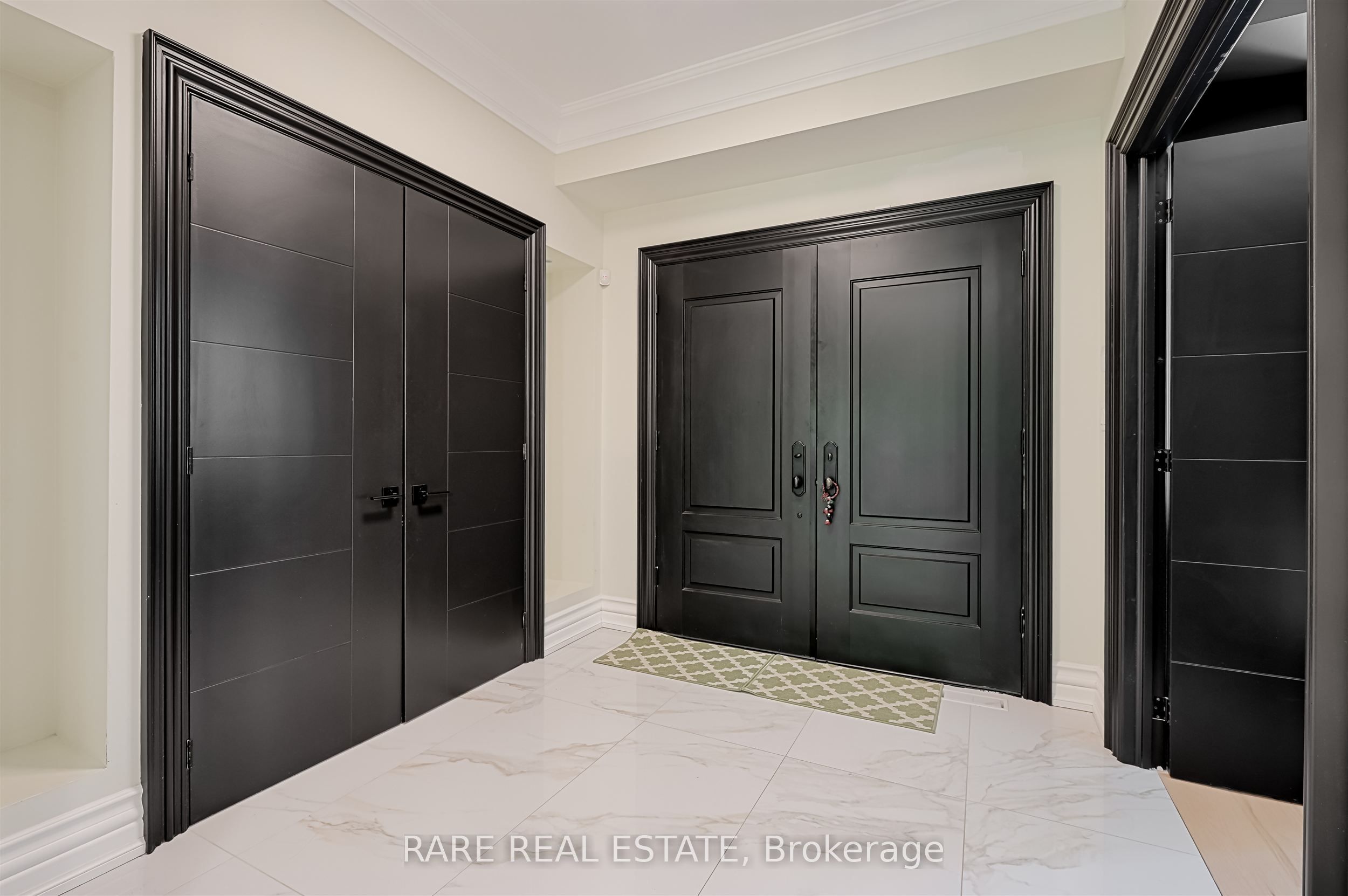 32 Bradfield Avenue W