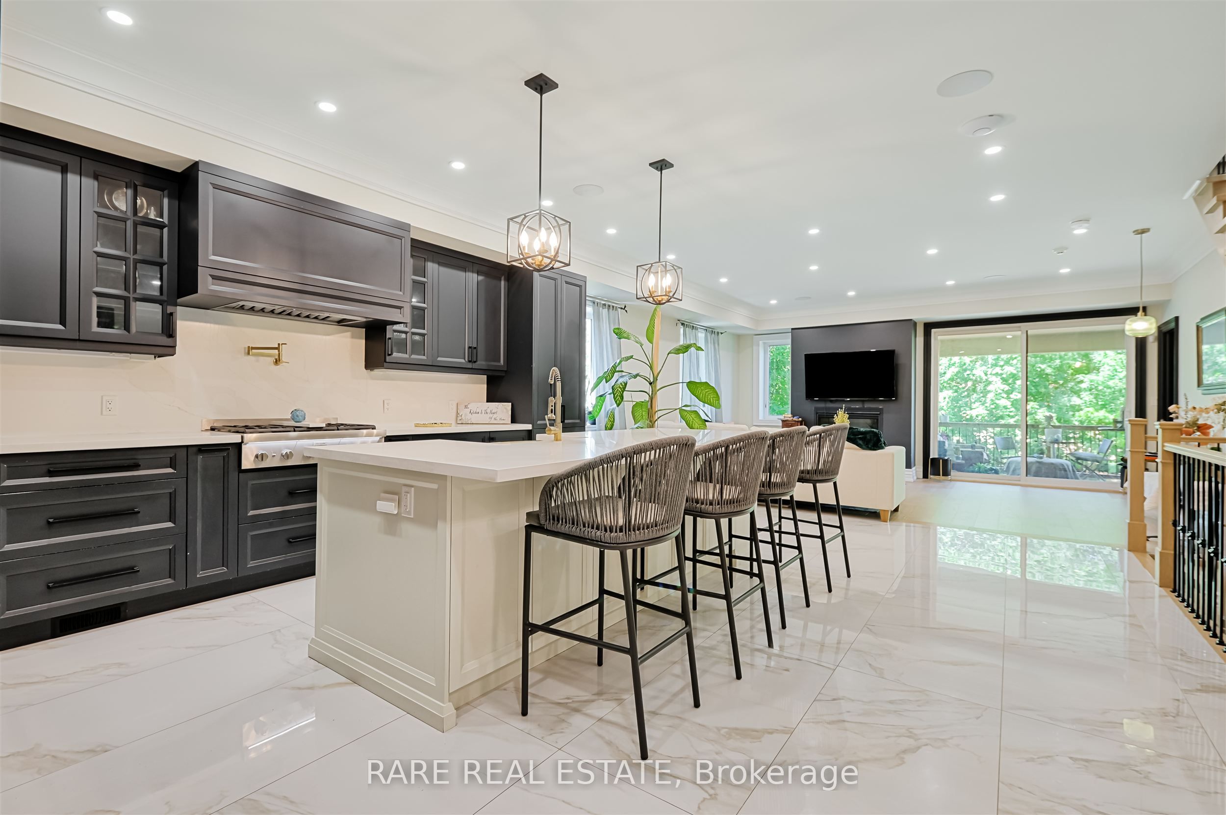 32 Bradfield Avenue W