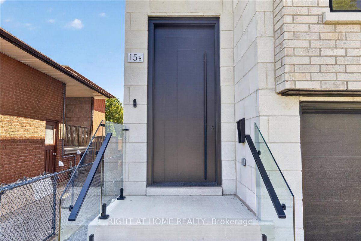 15B ROSEMEADE Avenue