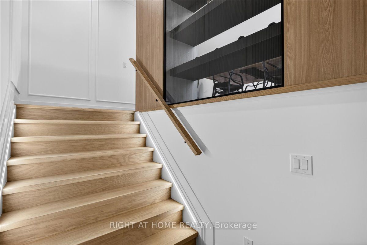 15B ROSEMEADE Avenue