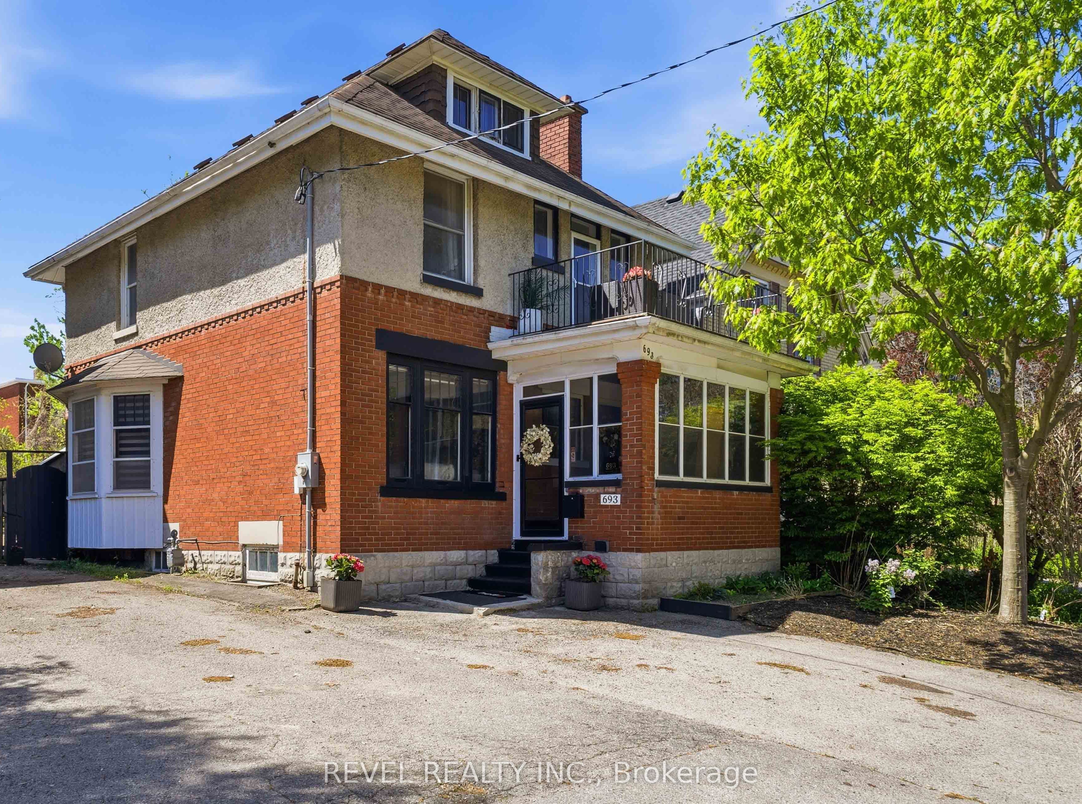 693 Queens Avenue