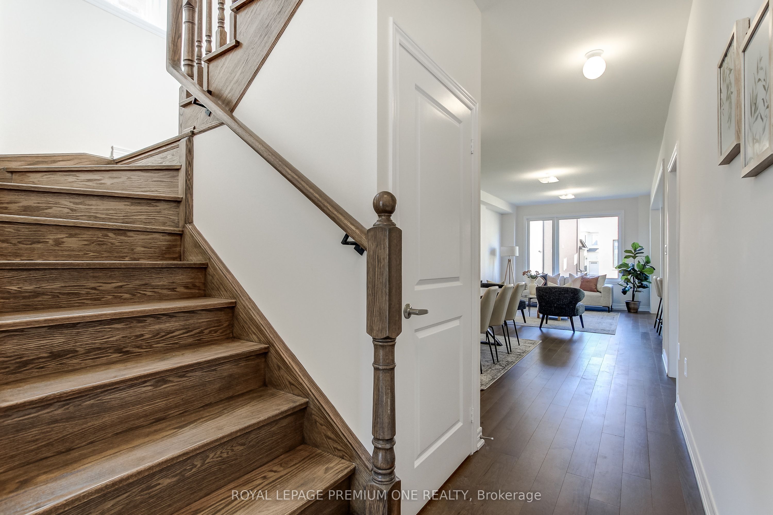 849 HICKORY Crescent