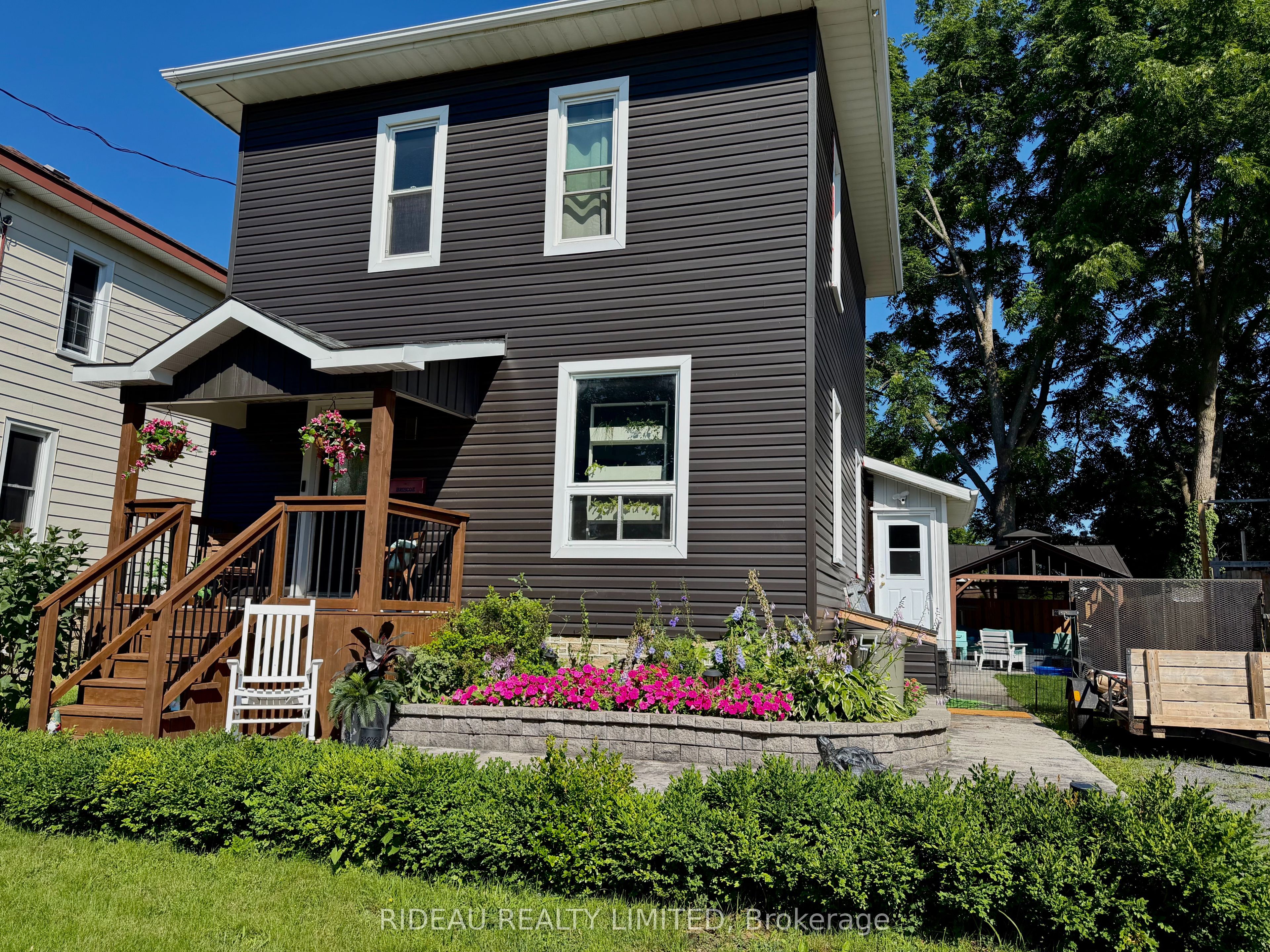 110 Main Street E