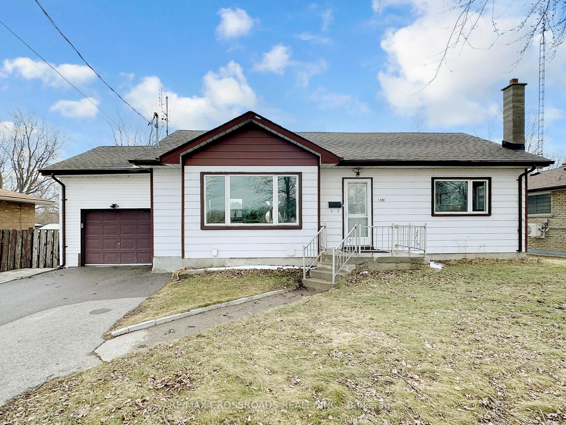 1386 Simcoe Street S
