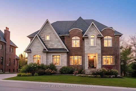 15 Davina Circle Aurora ON L4G 0M2