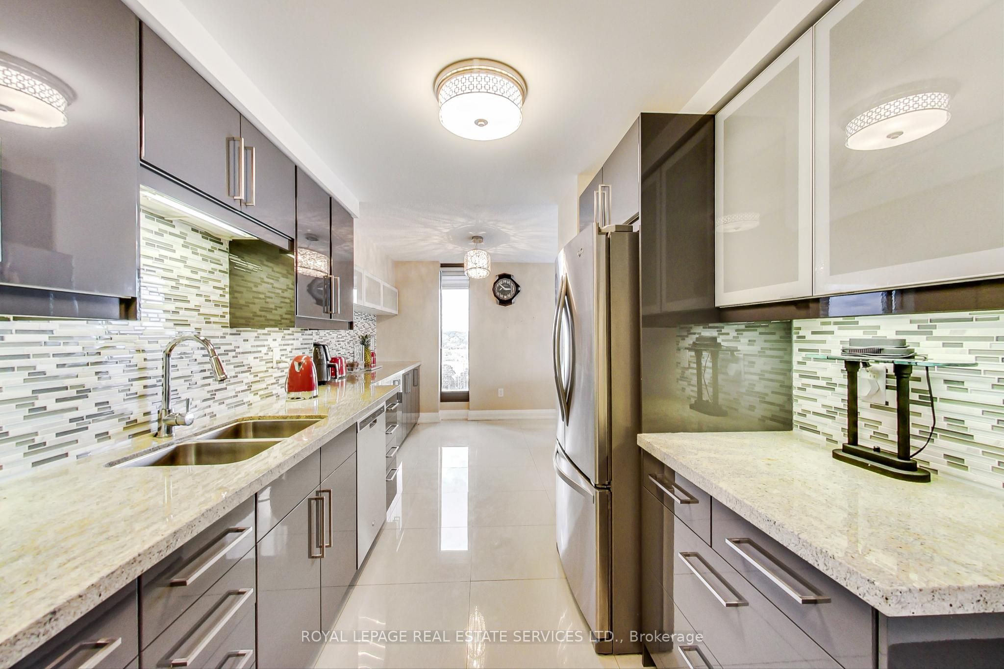 2045 Lake Shore Boulevard W 1110