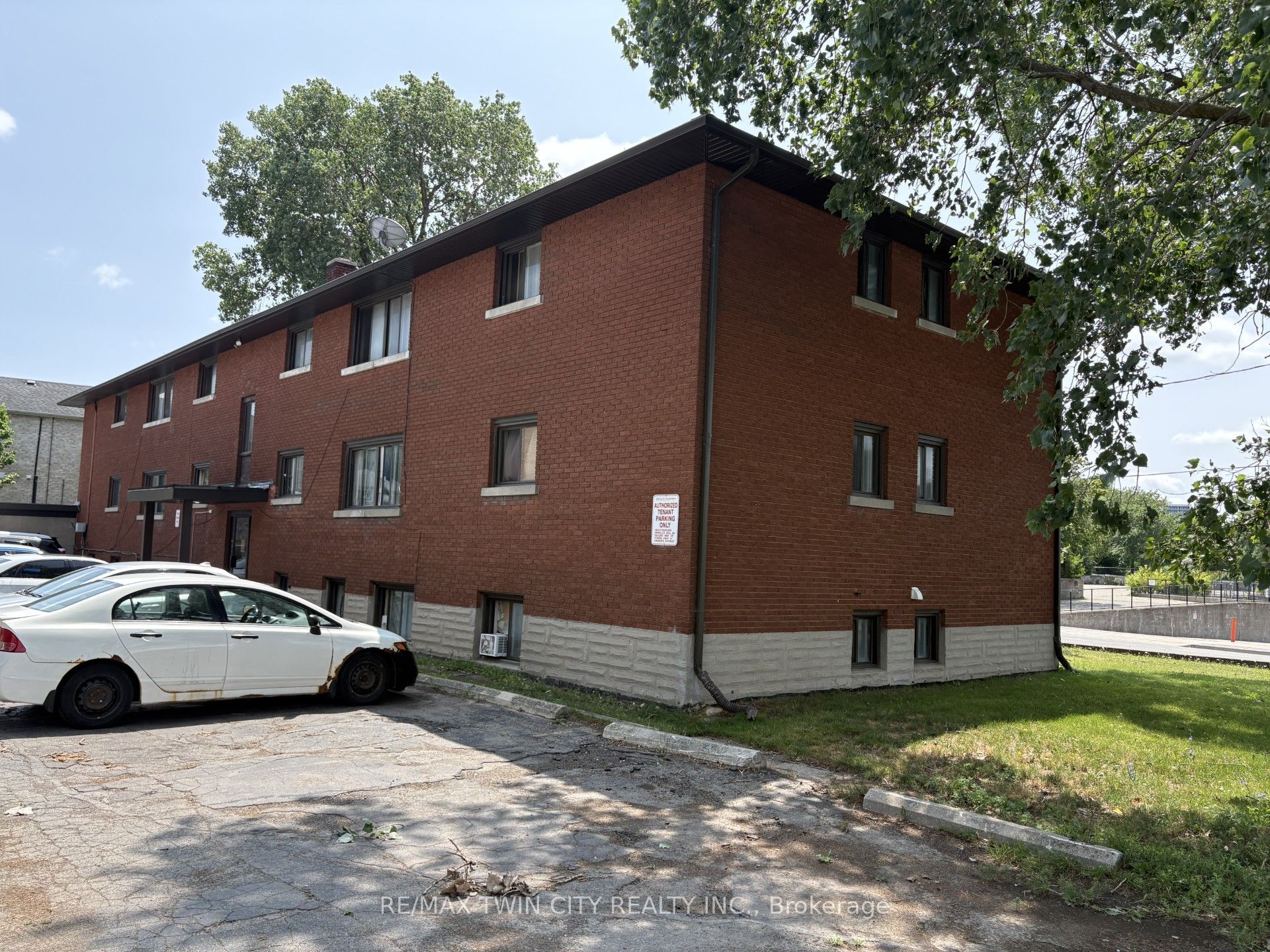 368 Weber Street W