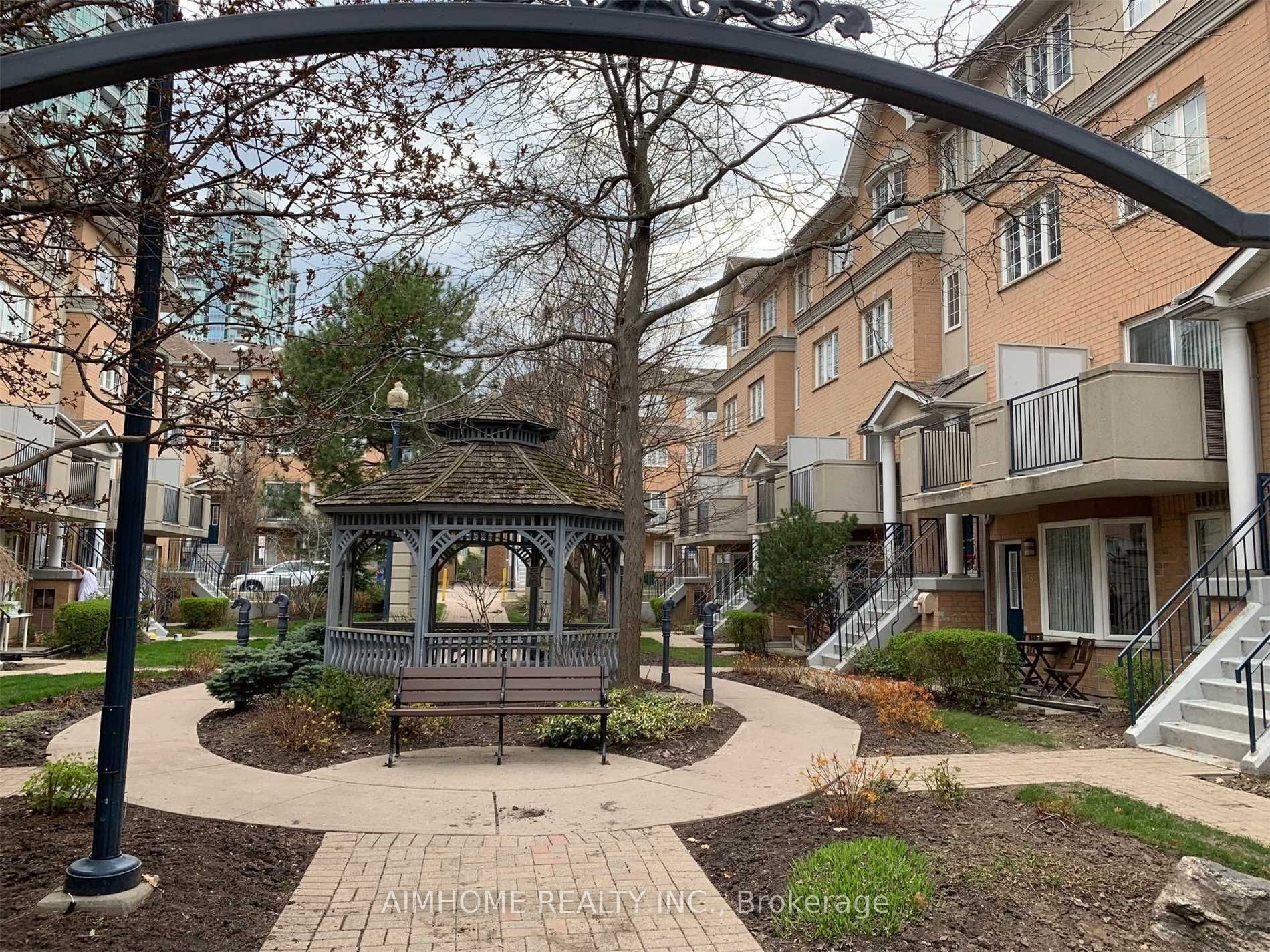 28 Sommerset Way