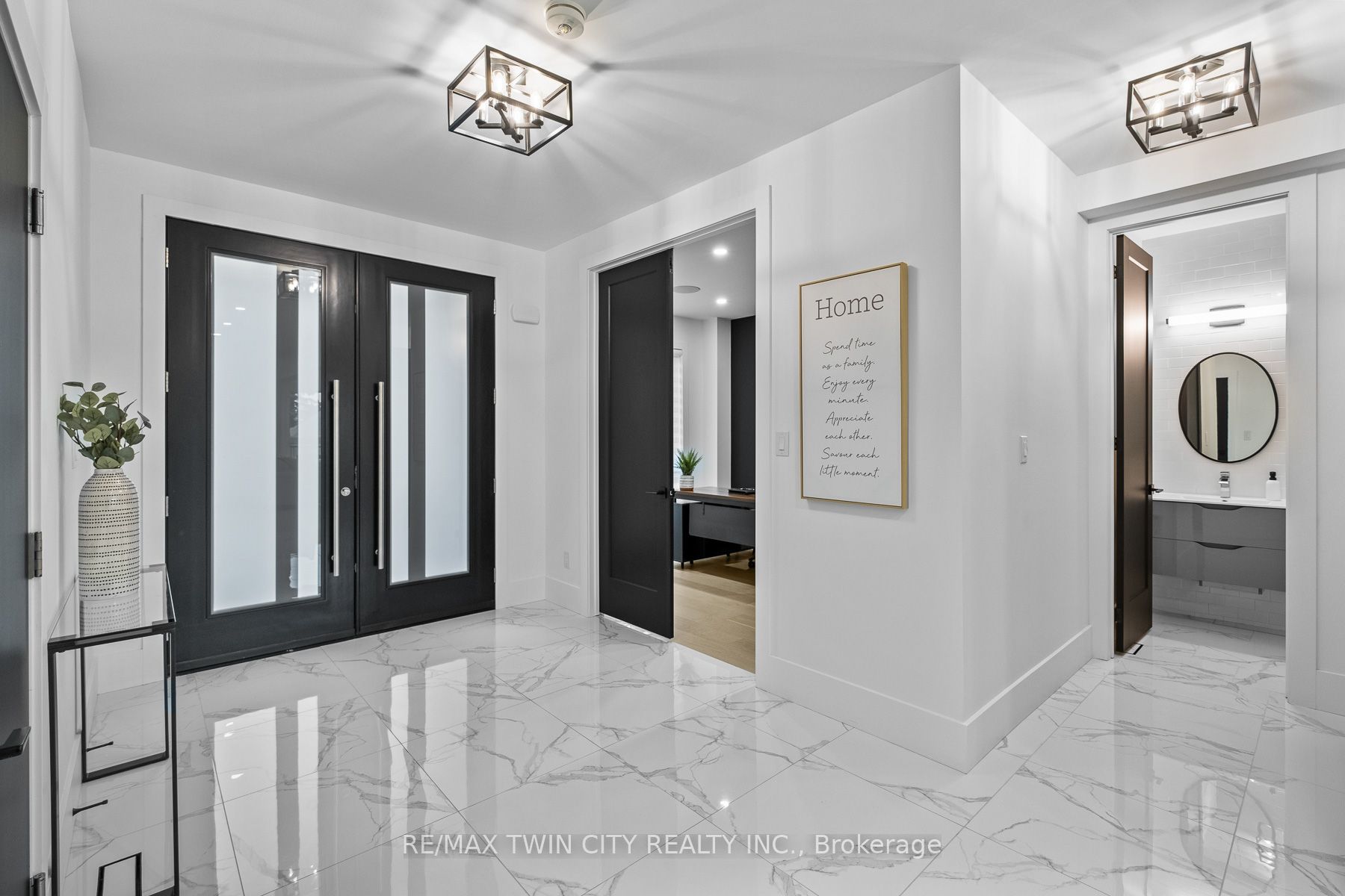 1207 Queen St Street N