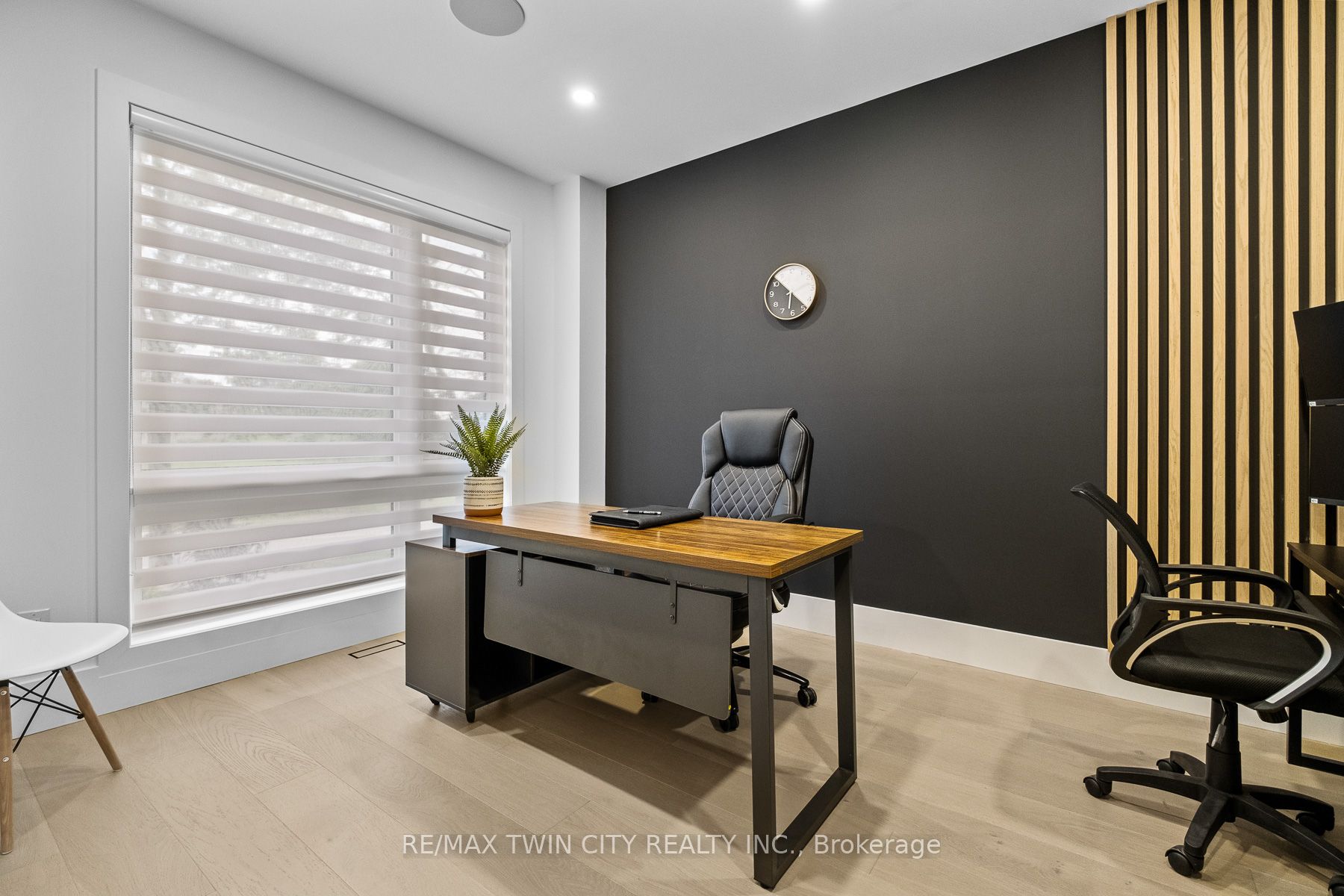 1207 Queen St Street N