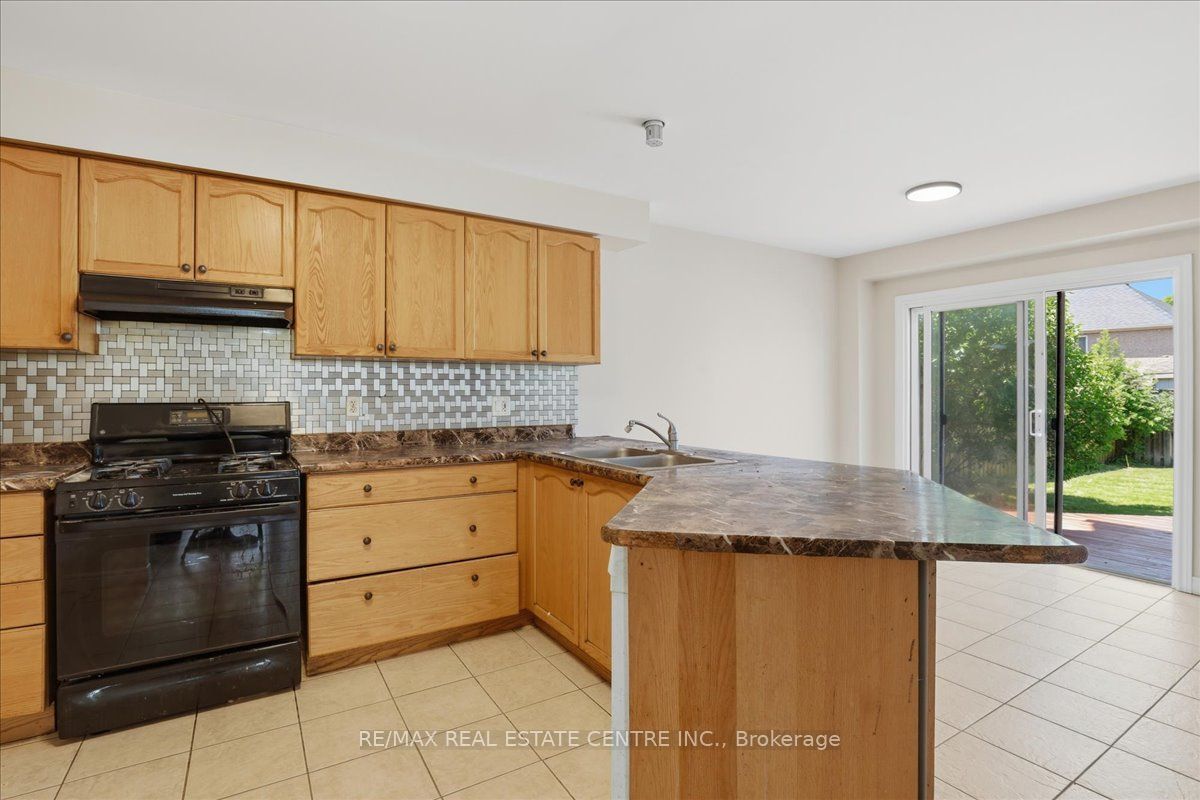 43 Decaro Crescent