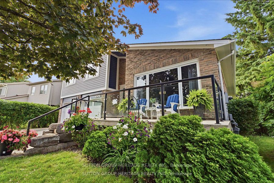 1886 Malden Crescent