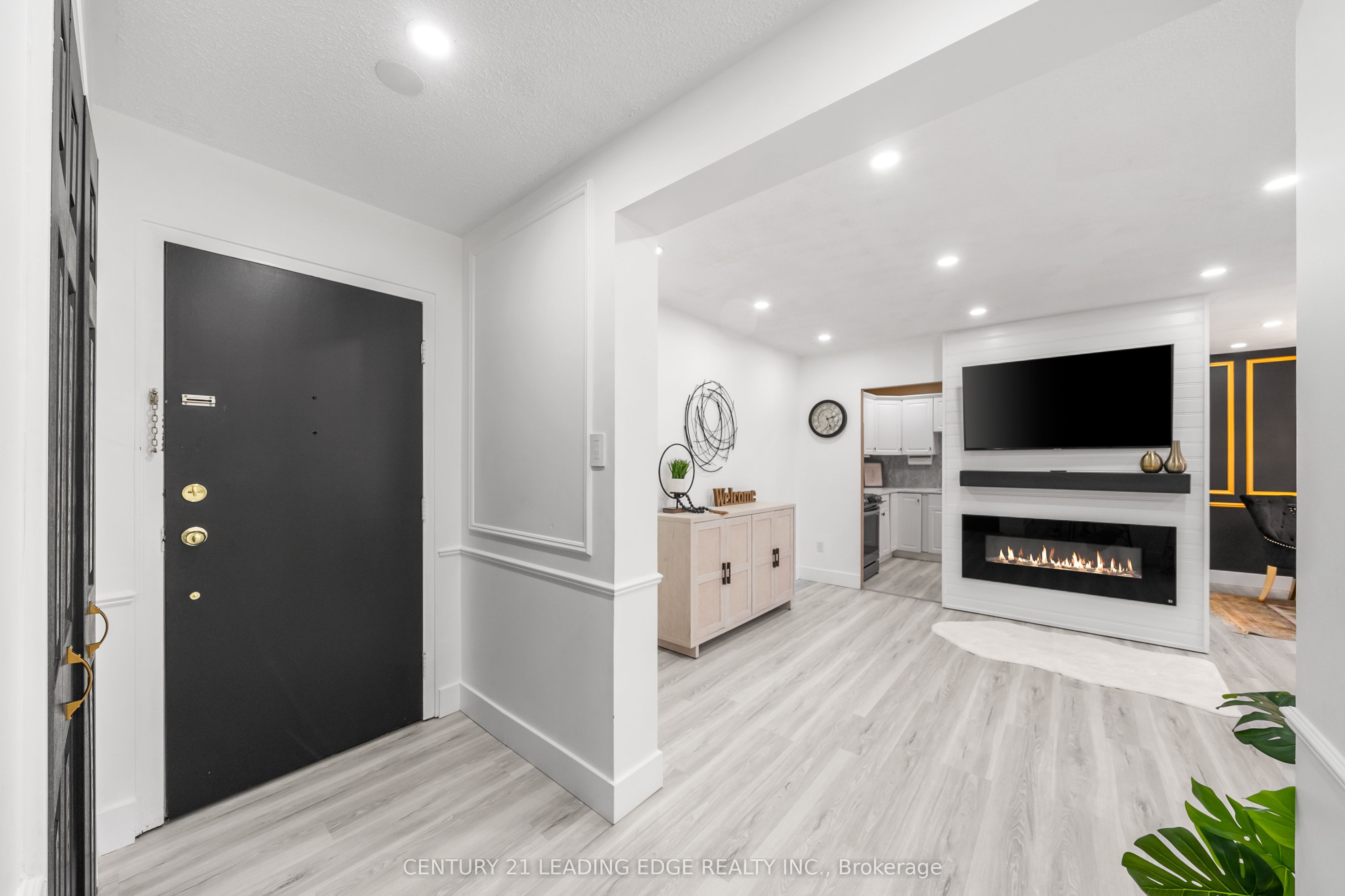 131 Taunton Road E 502