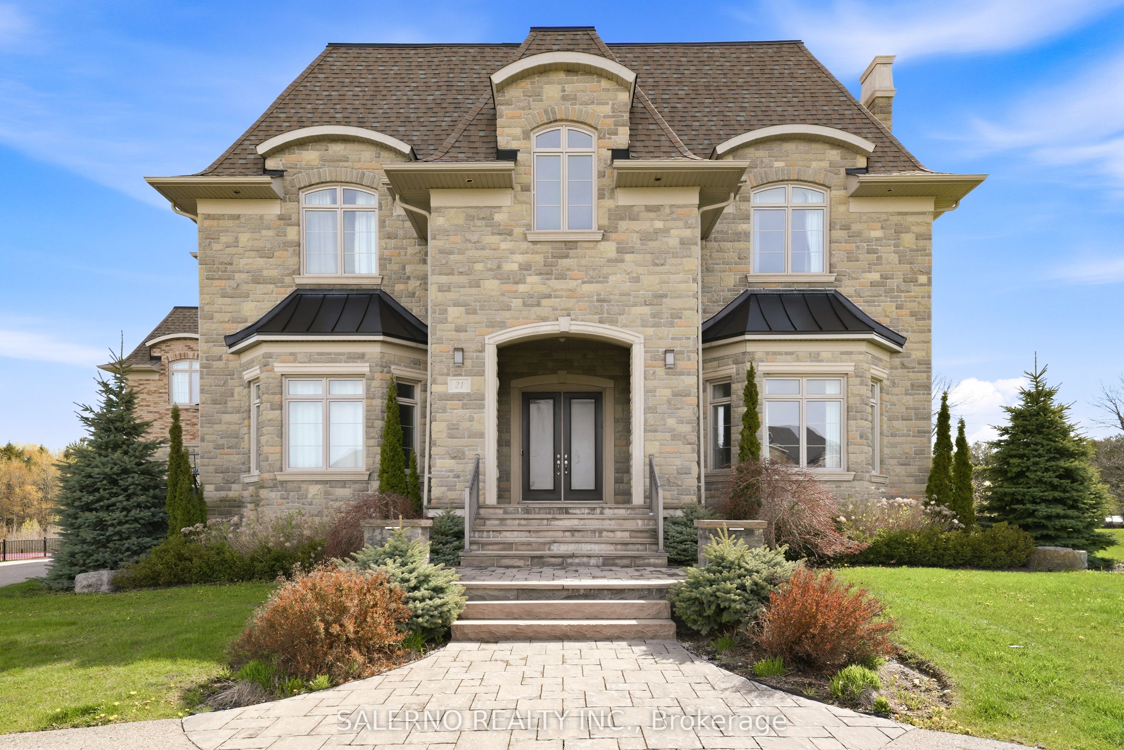 21 Stallions Court