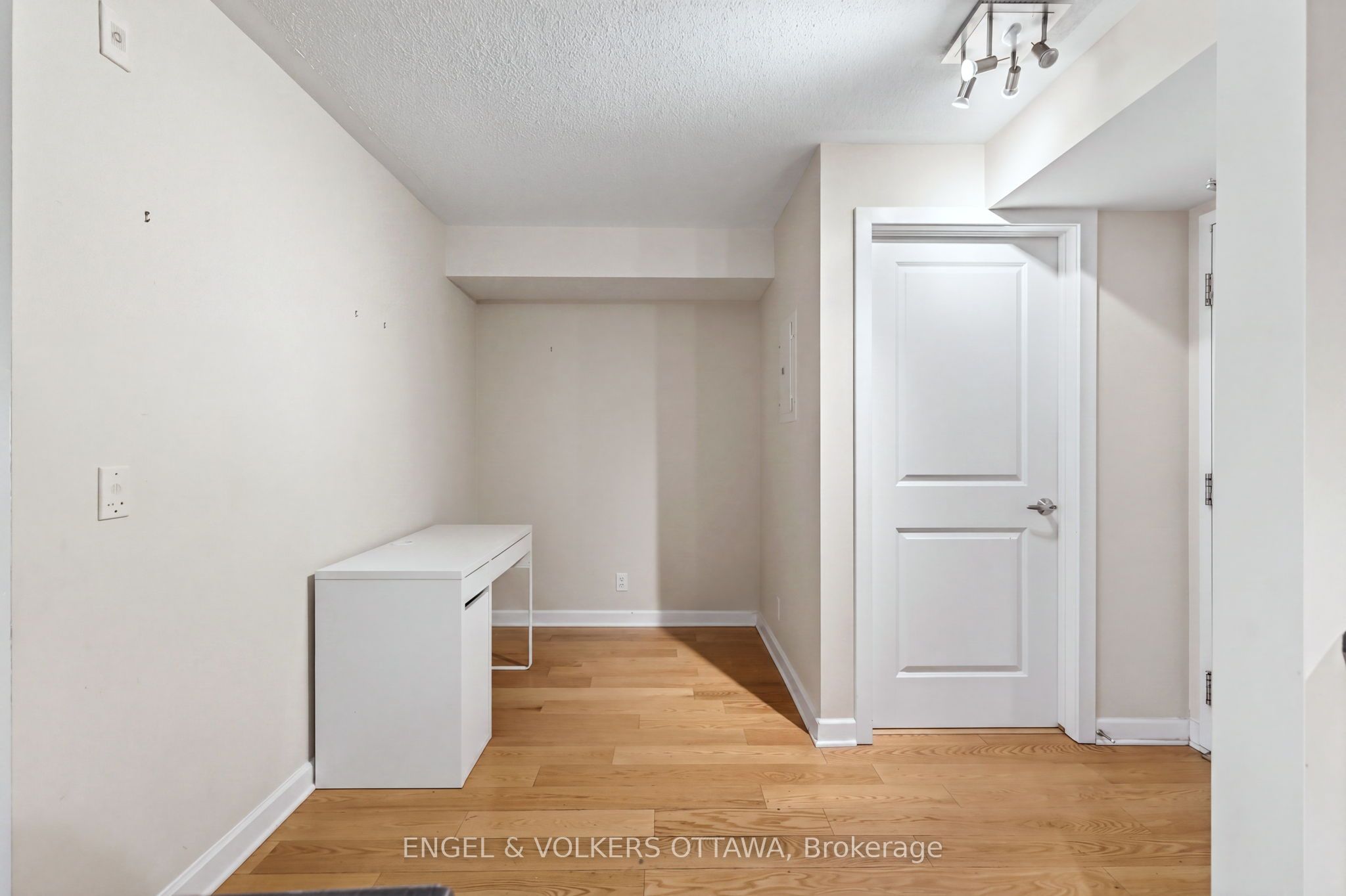 138 Somerset Street W 604