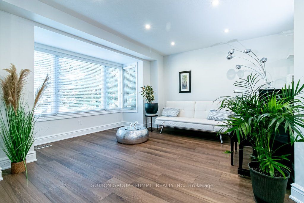 3739 St. Laurent Court