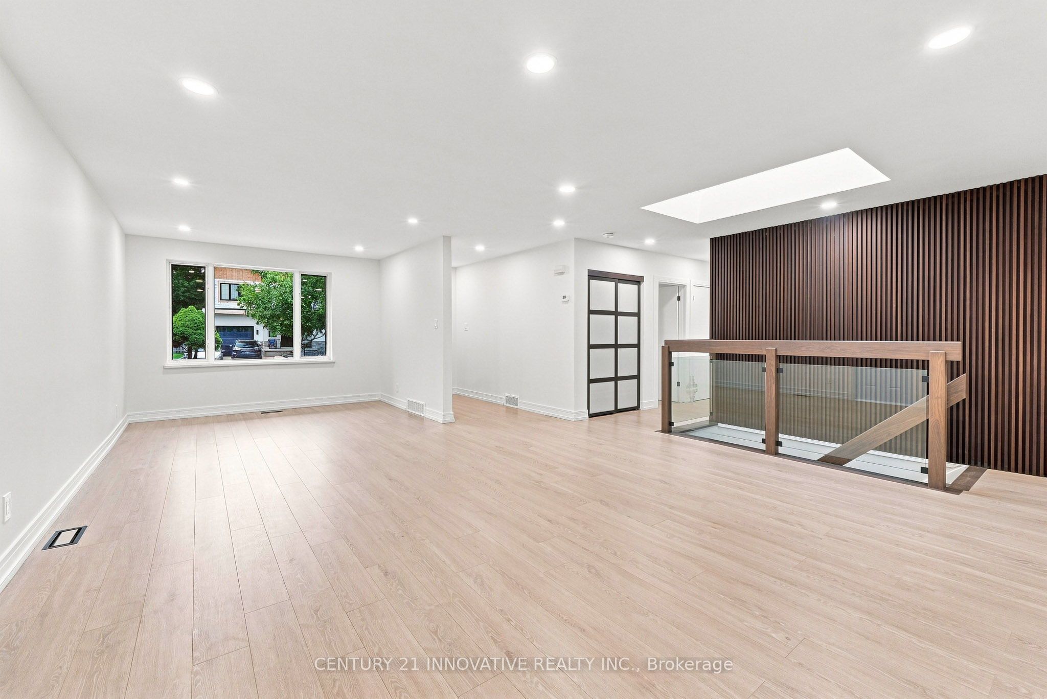 2068 Stewart Crescent