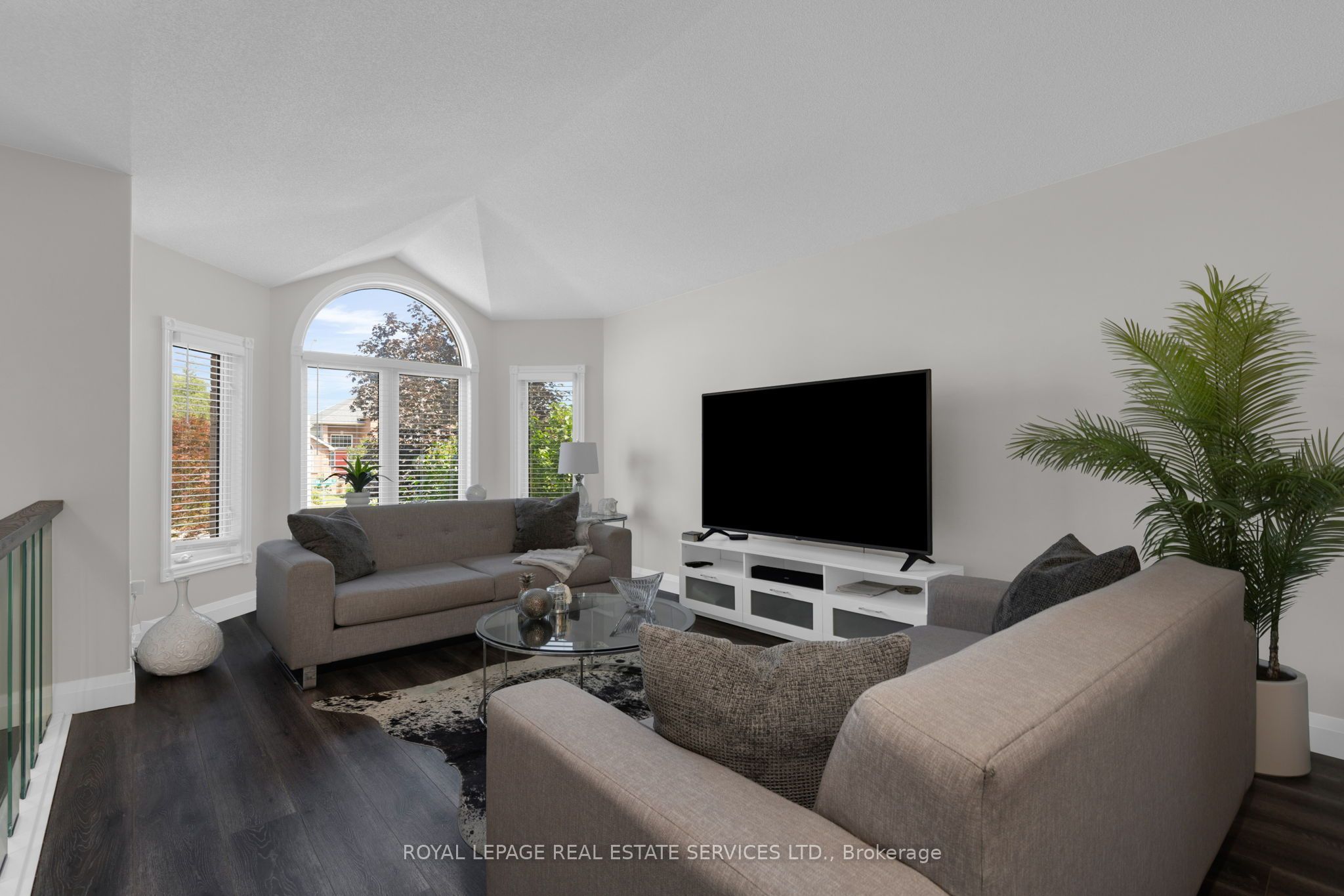 619 Glen Cedar Crescent