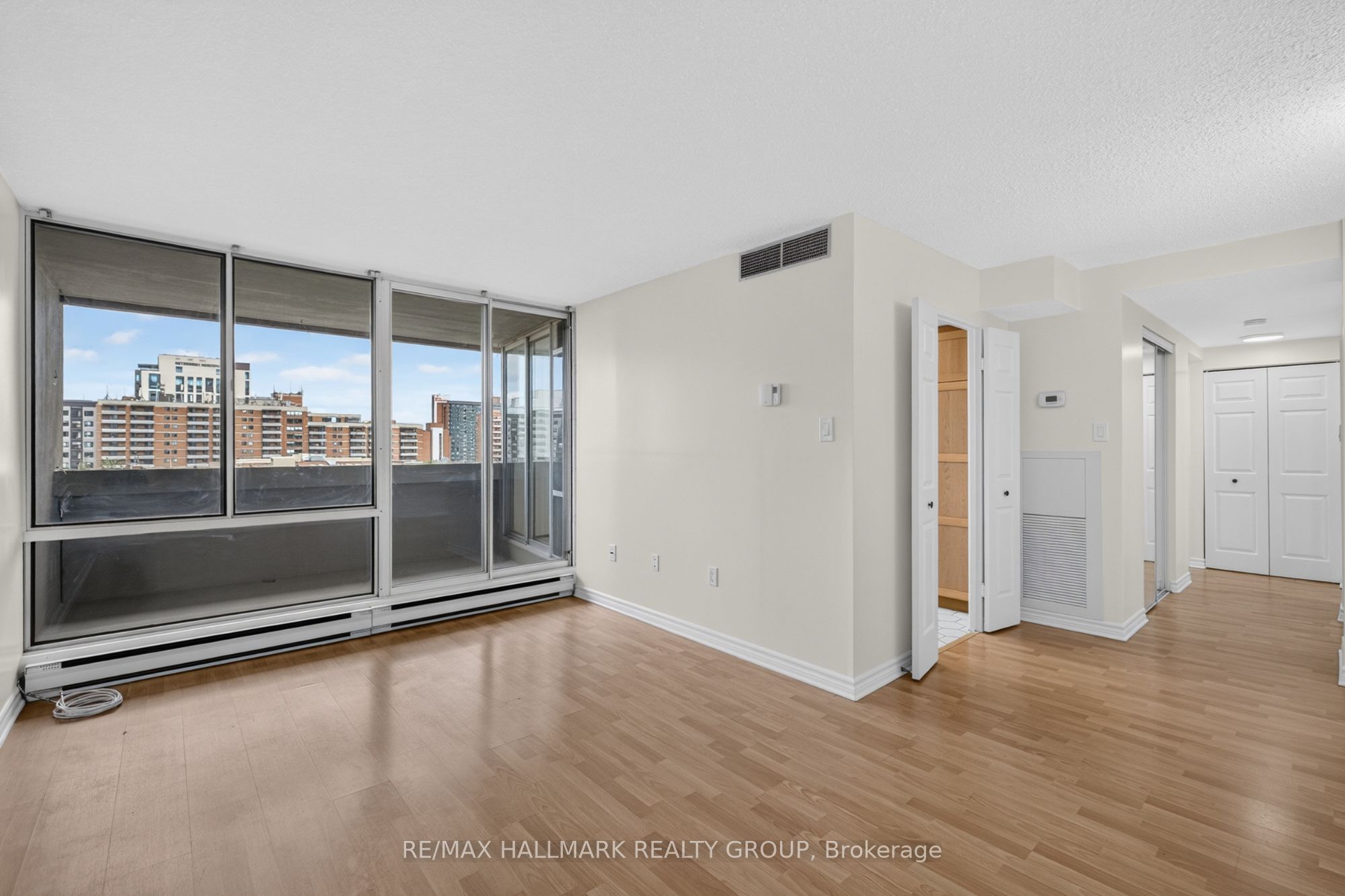 530 Laurier Avenue W 901