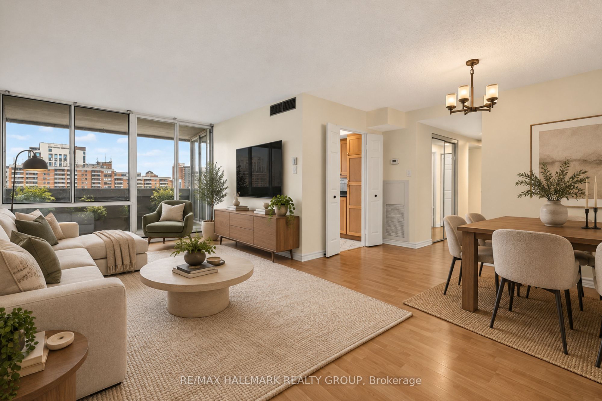 530 Laurier Avenue W 901