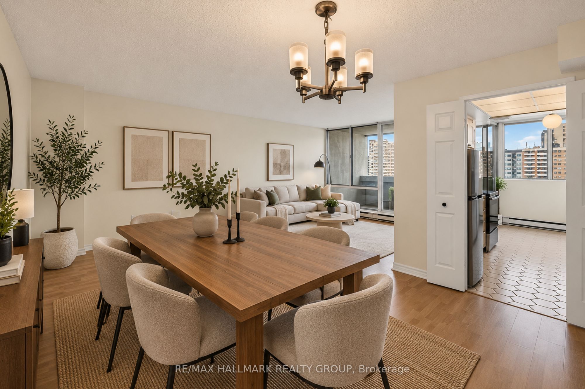 530 Laurier Avenue W 901