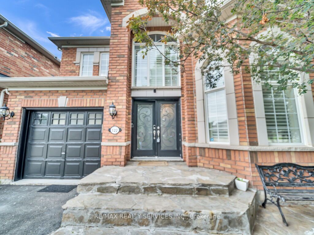 122 Dells Crescent