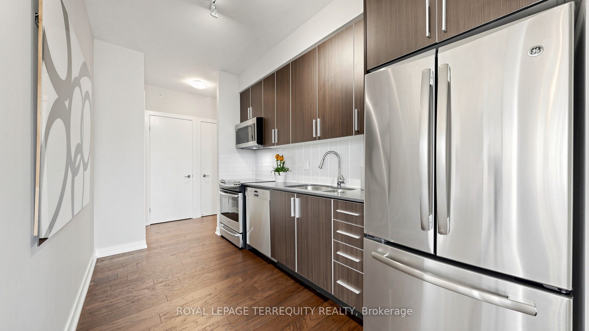 20 Bruyeres Mews 1705