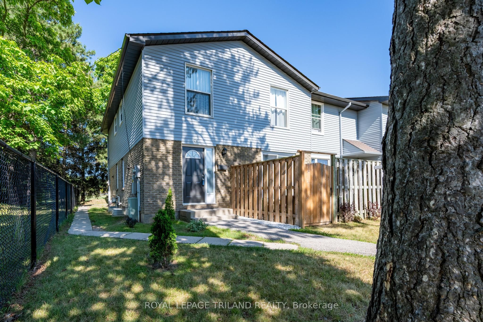 70 Fiddlers Green Road 104