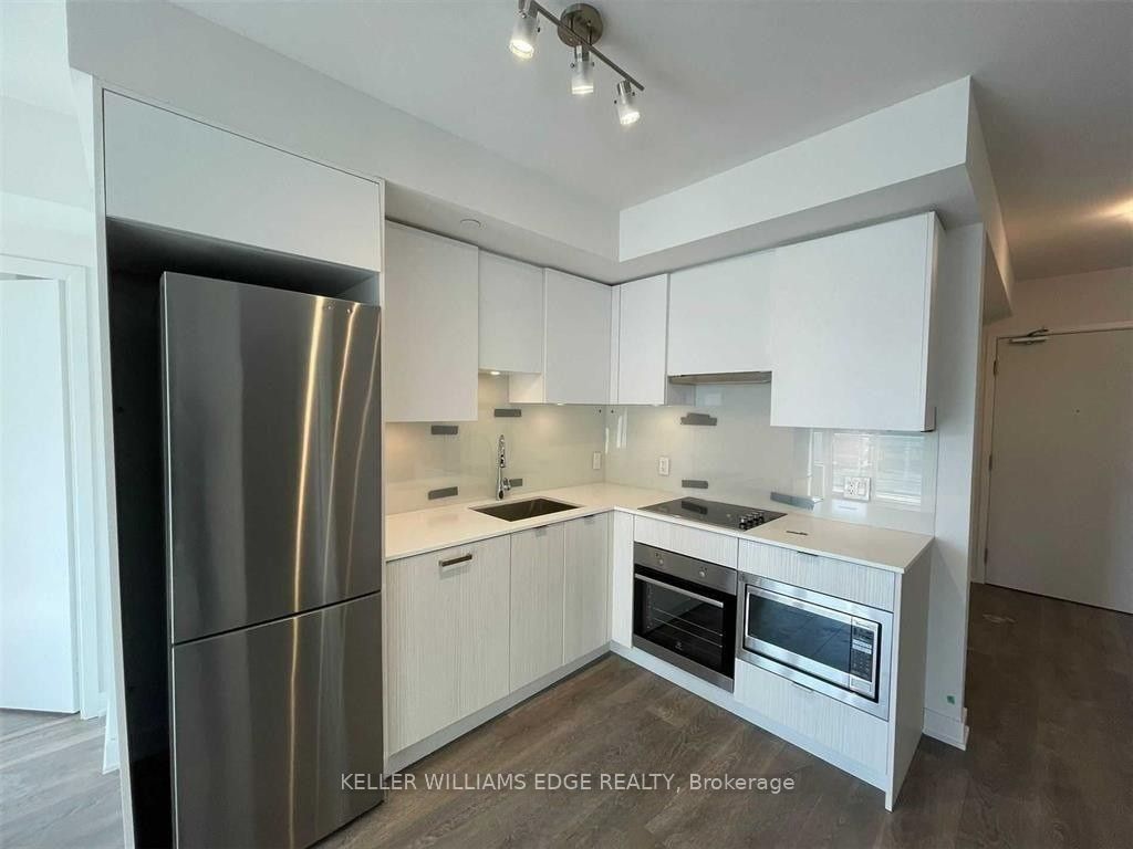 195 Redpath Avenue 1206