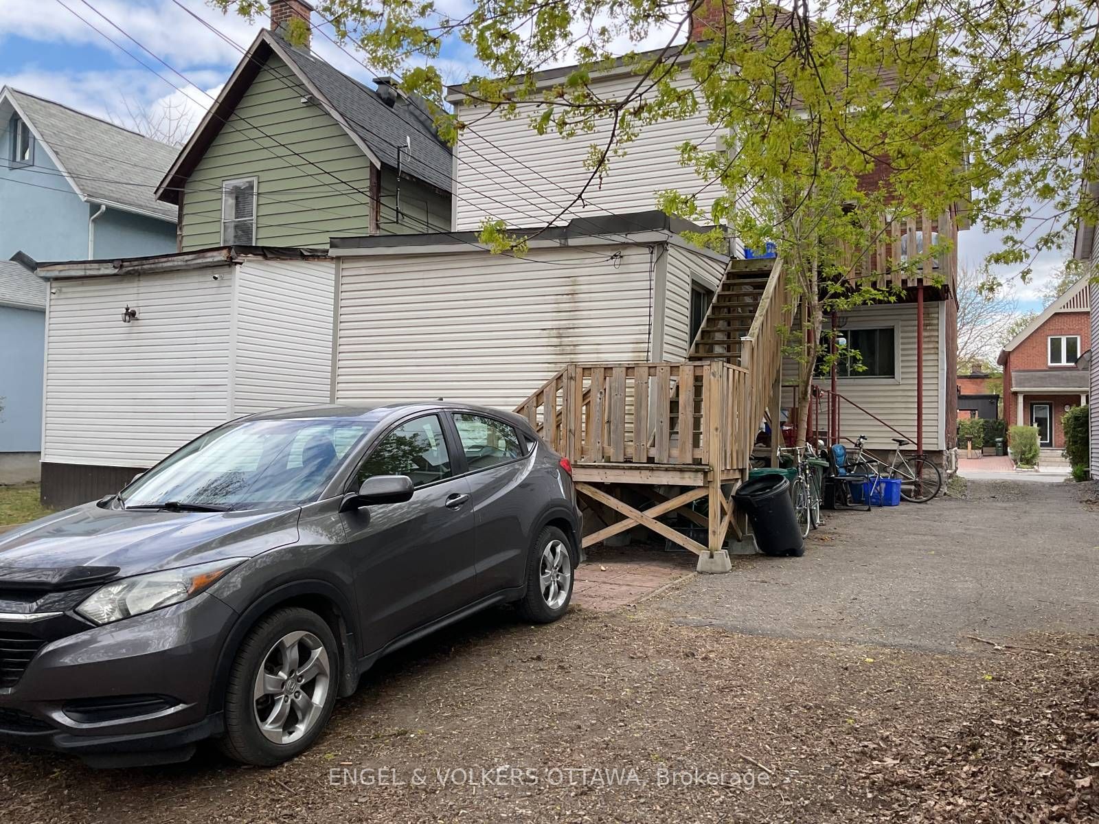 85 Waverley Street E