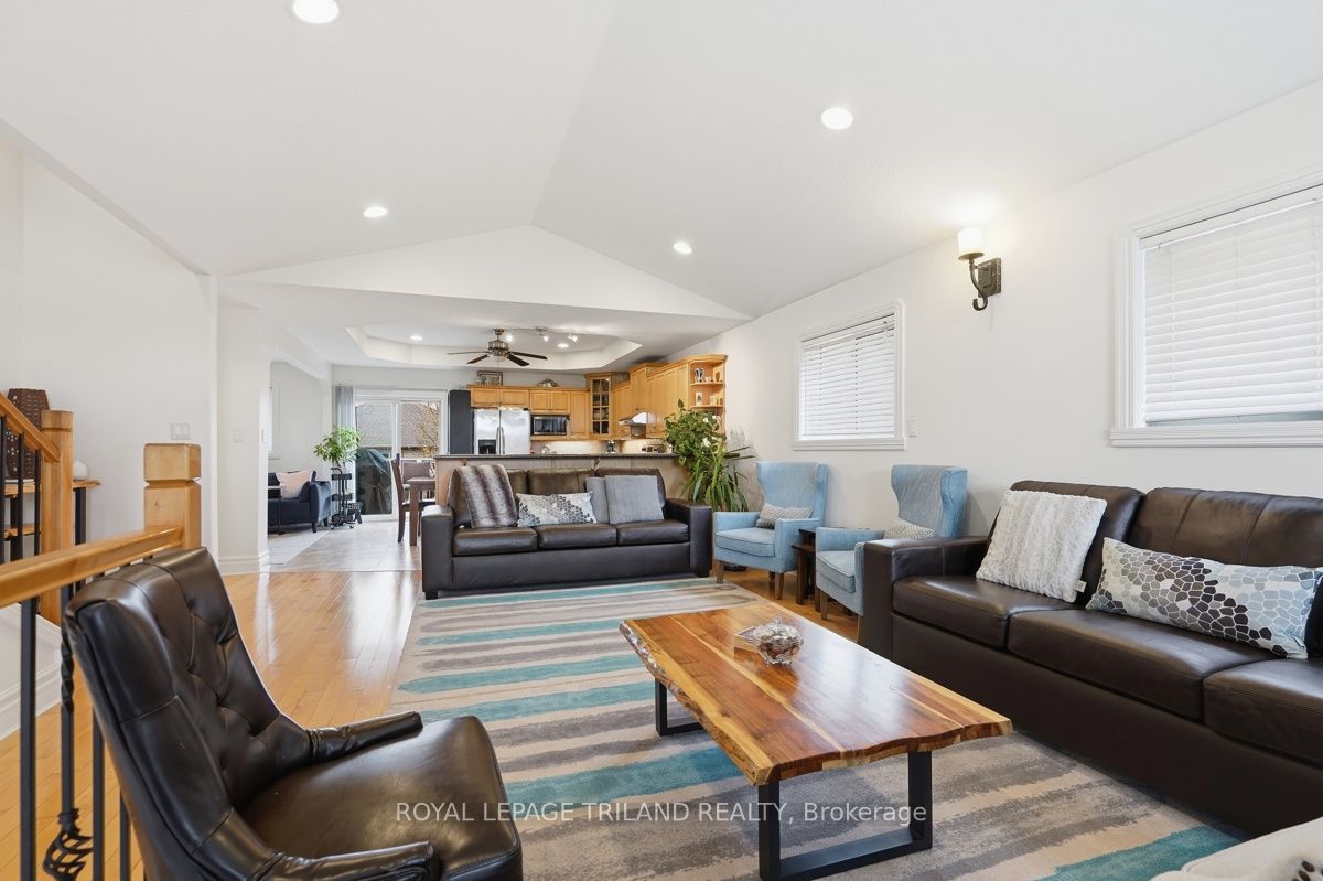1687 Seymour Crescent
