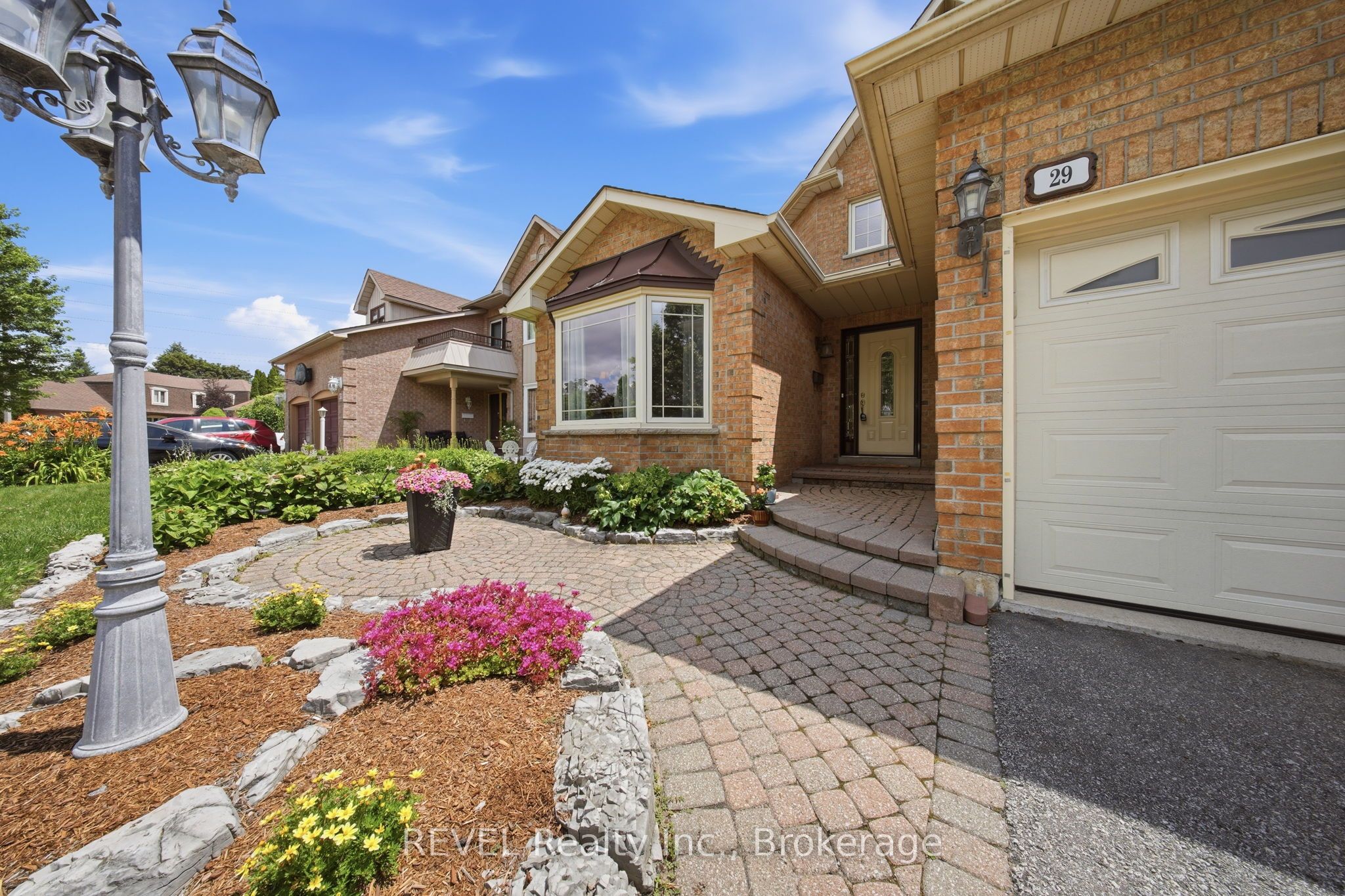 29 Stratton Crescent
