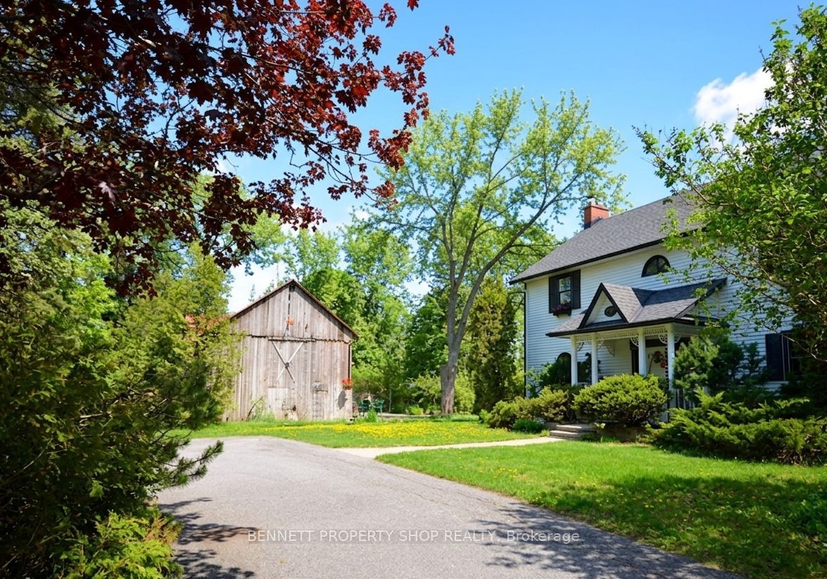 5696 Manotick Main Street