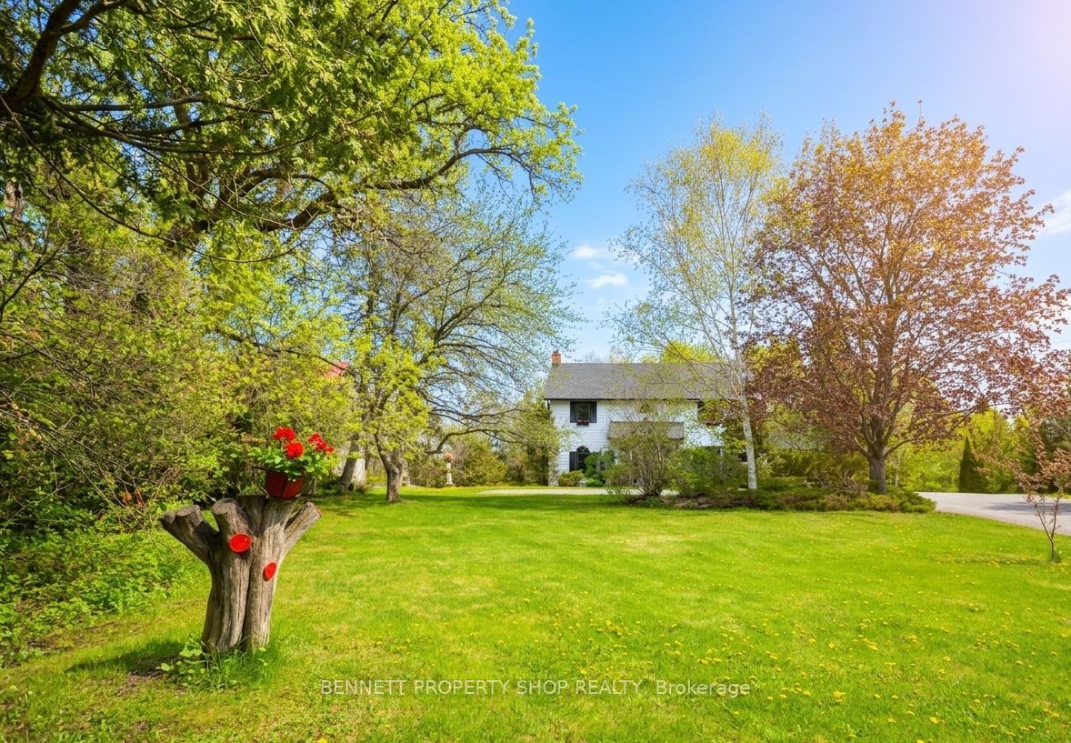 5696 Manotick Main Street