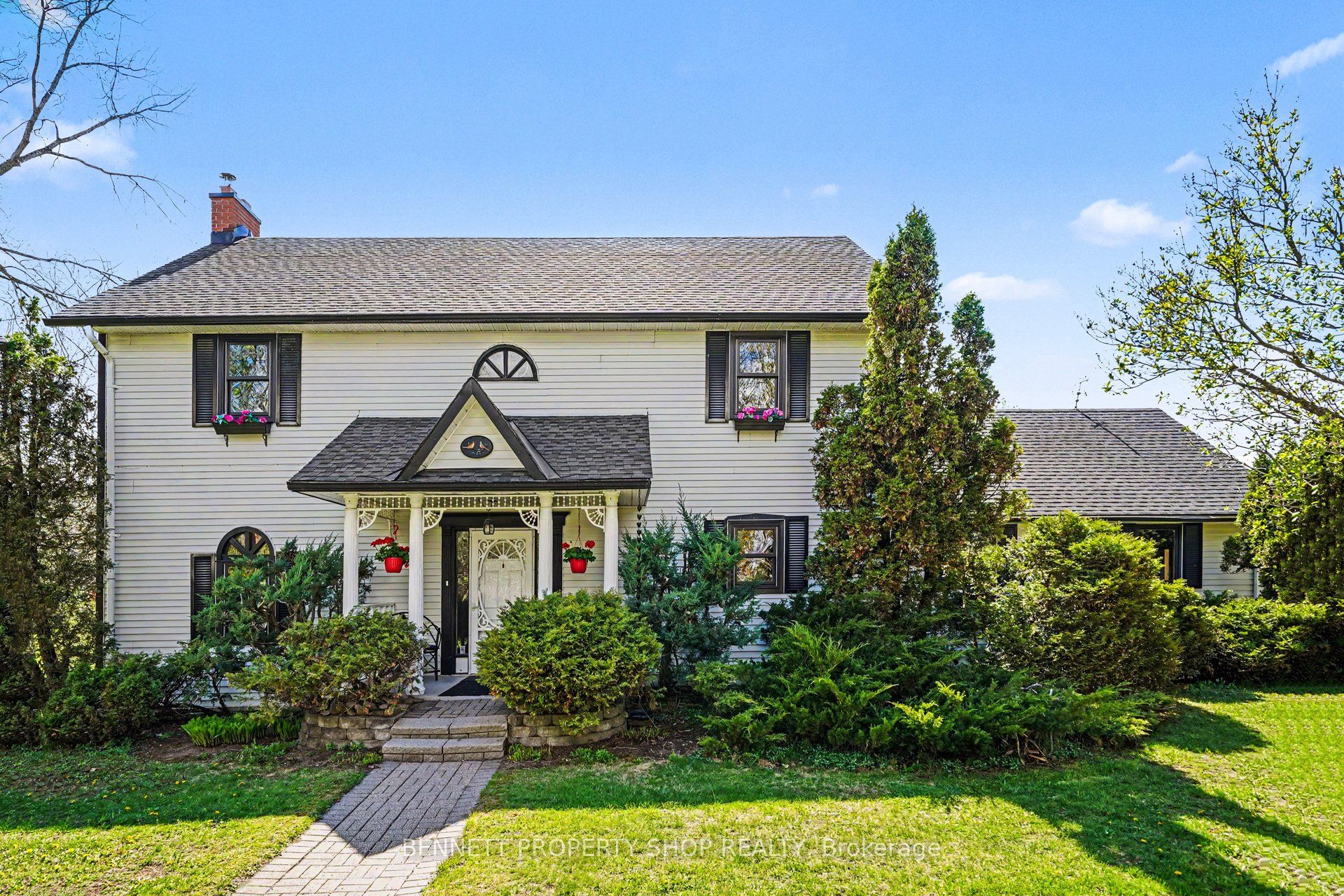 5696 Manotick Main Street