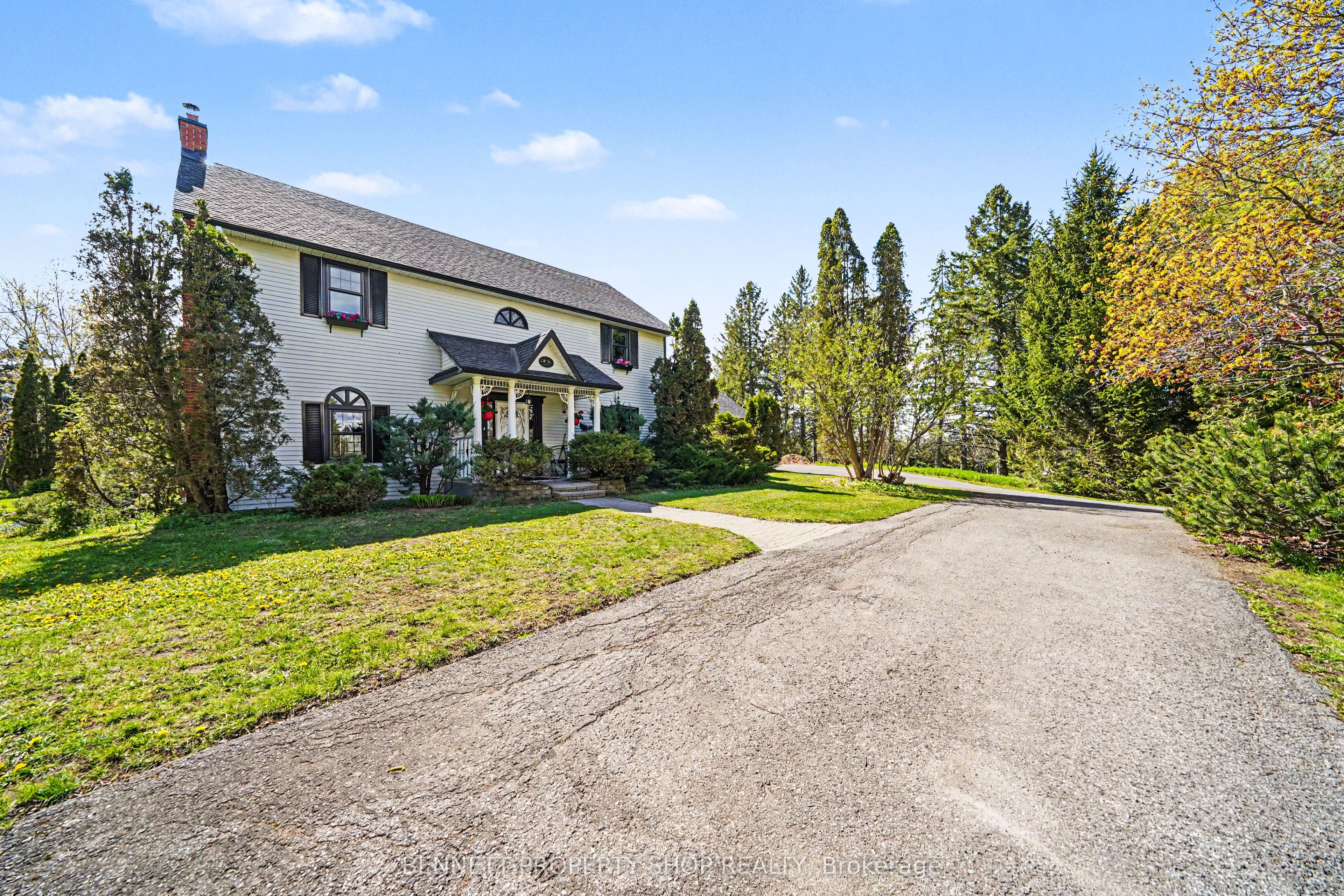 5696 Manotick Main Street