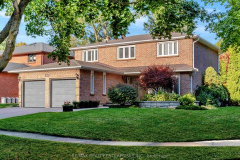 1053 Red Pine Crescent Mississauga ON L5H 4E4