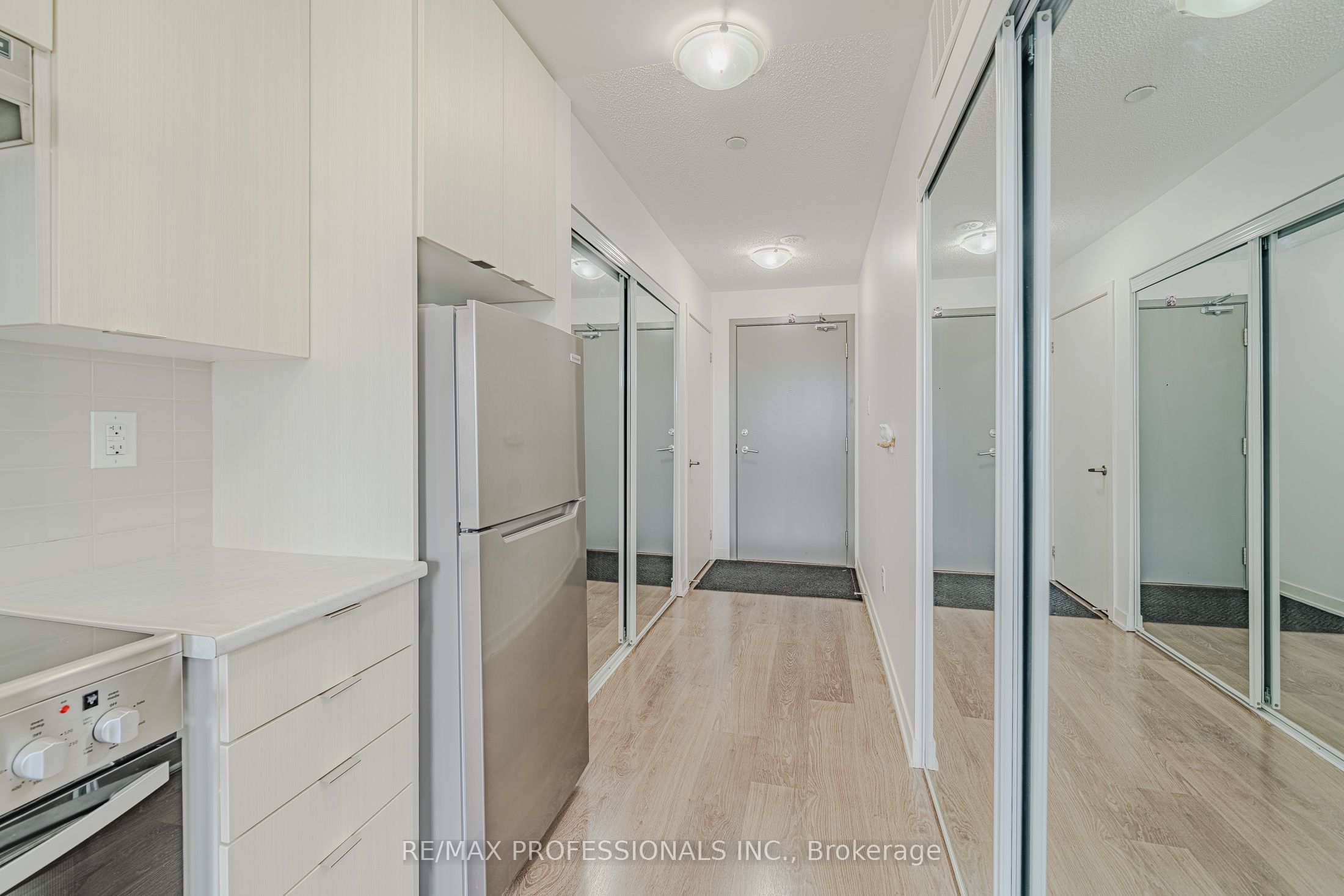 5155 Sheppard   East Avenue 401