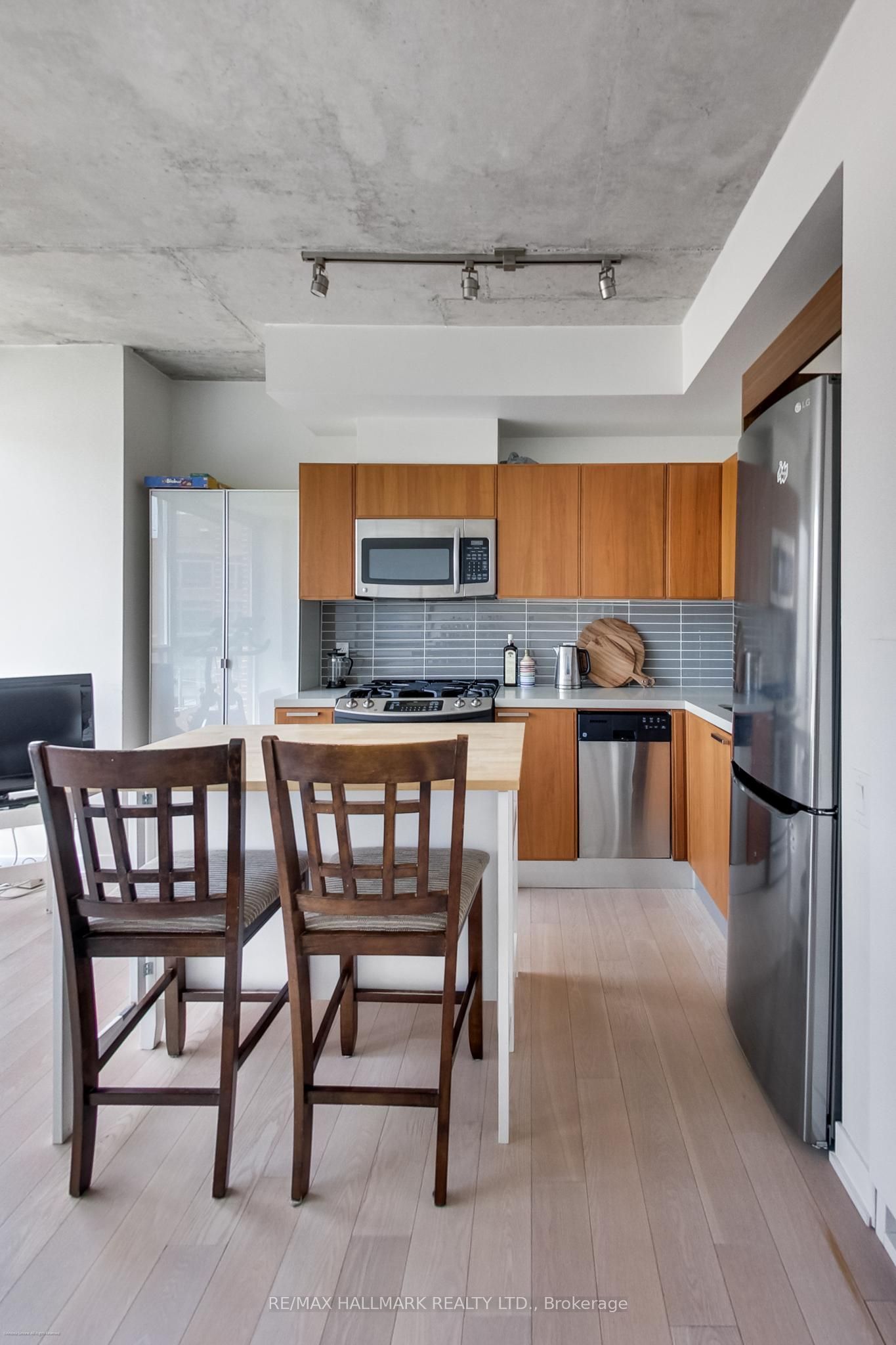 318 King Street E 317
