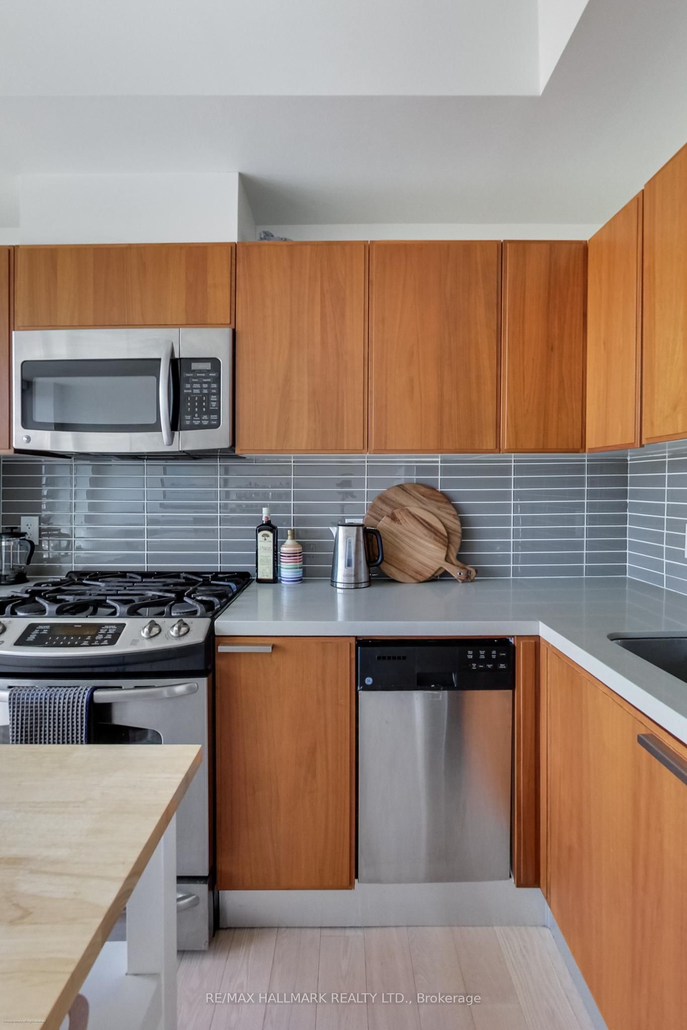318 King Street E 317