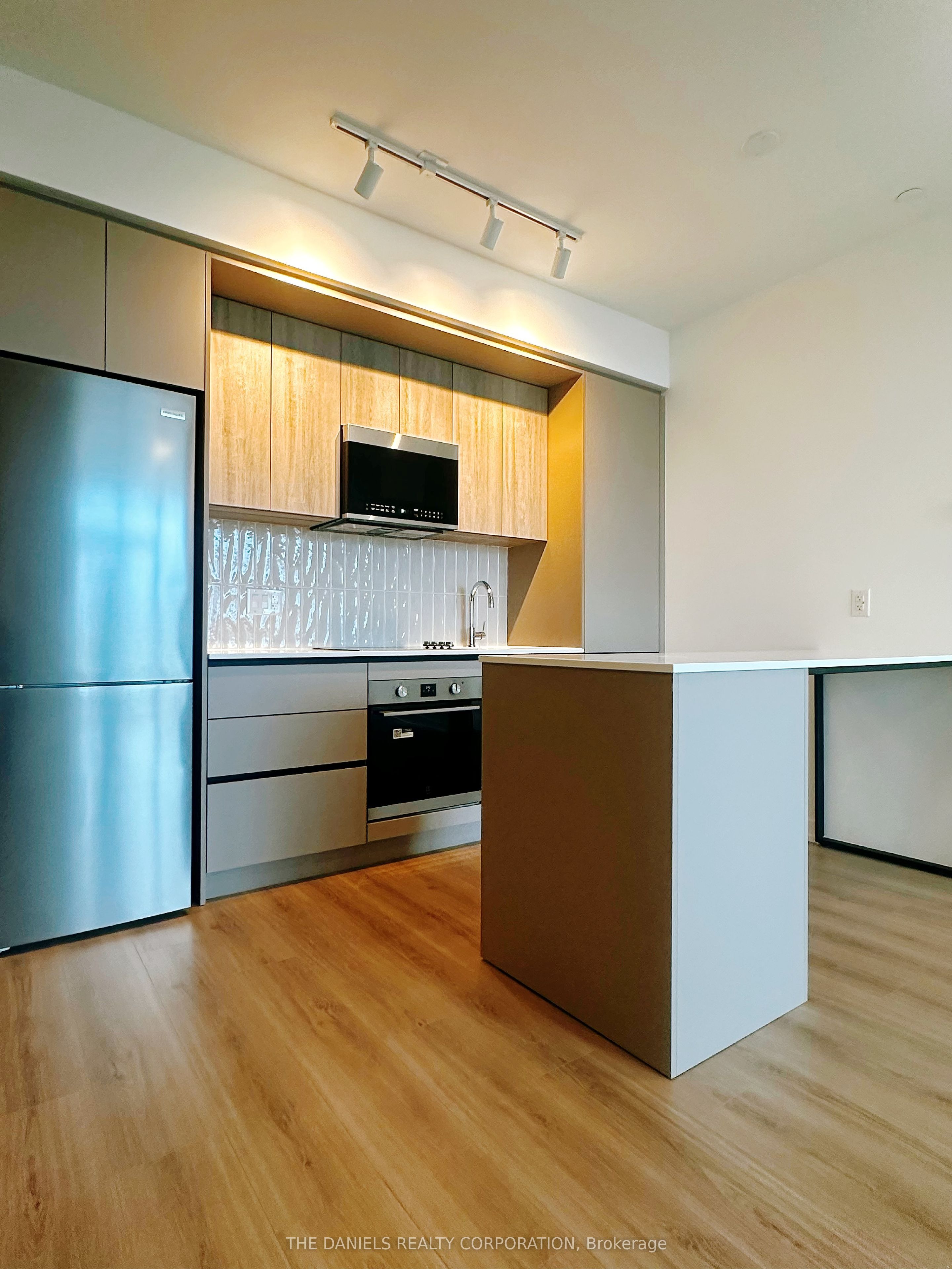 2485 Eglinton Avenue W 702