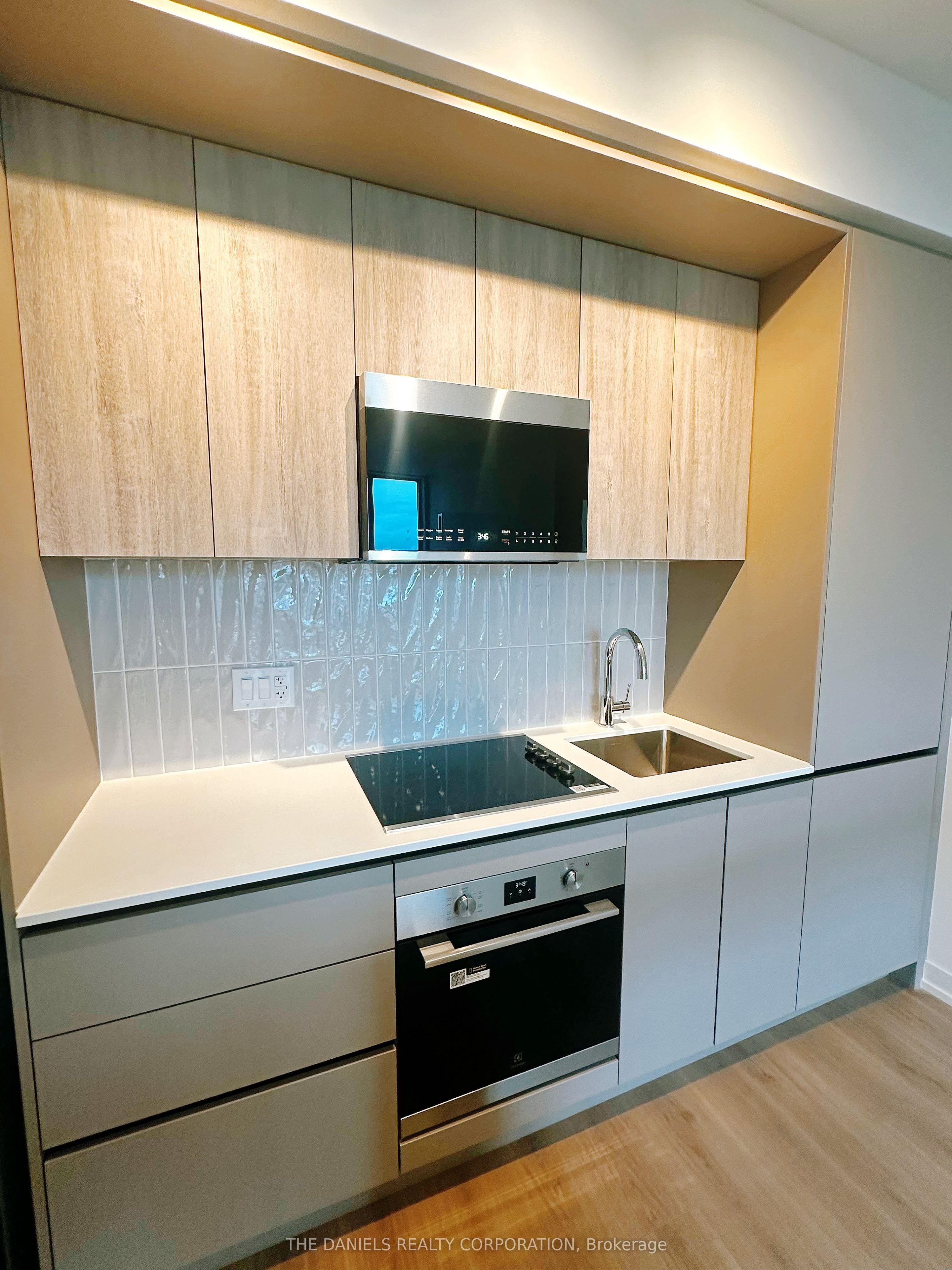 2485 Eglinton Avenue W 702