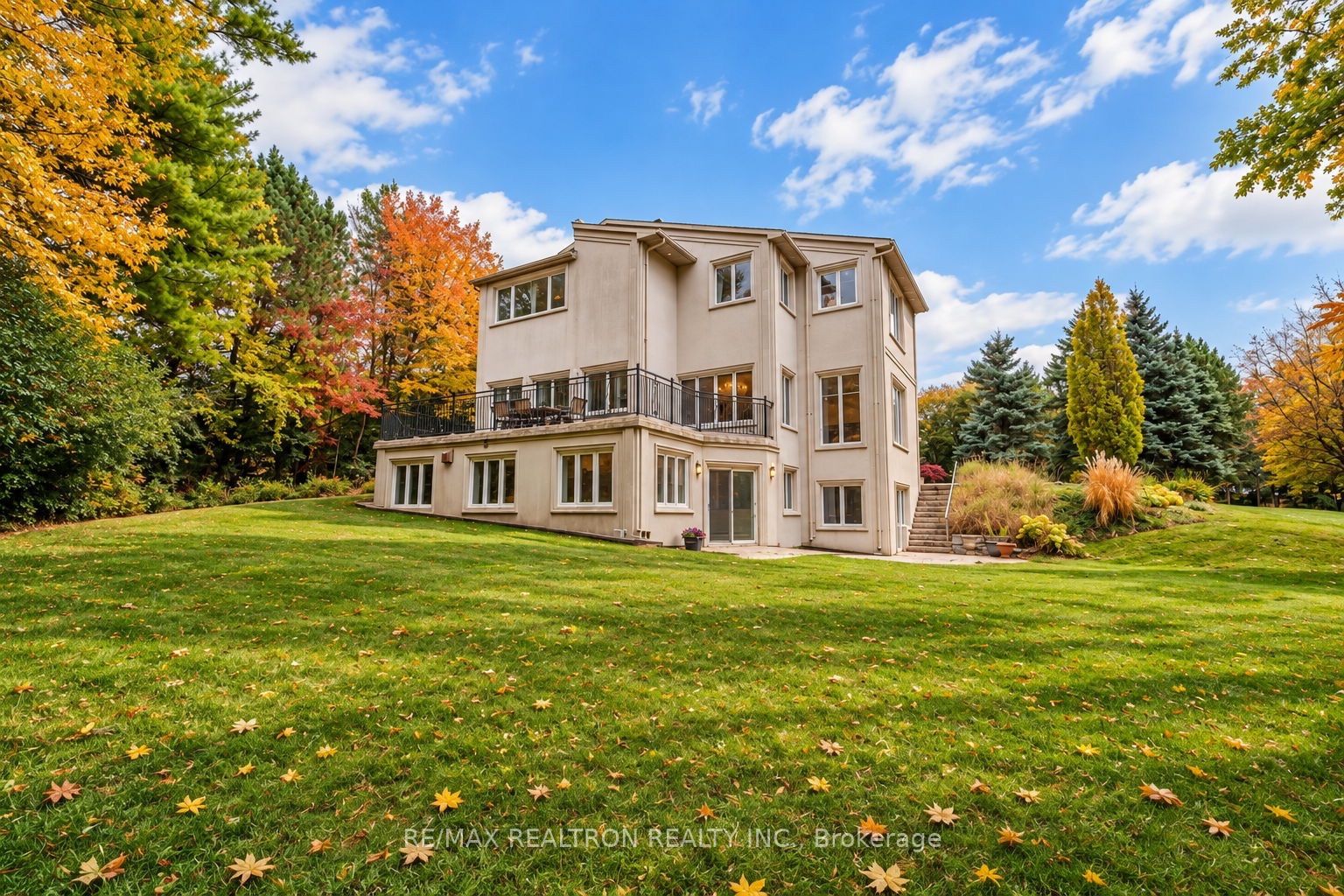 630 Woodland Acres Crescent