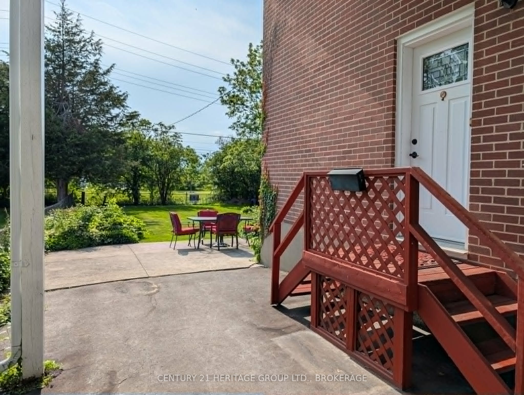 20 Oakridge Avenue