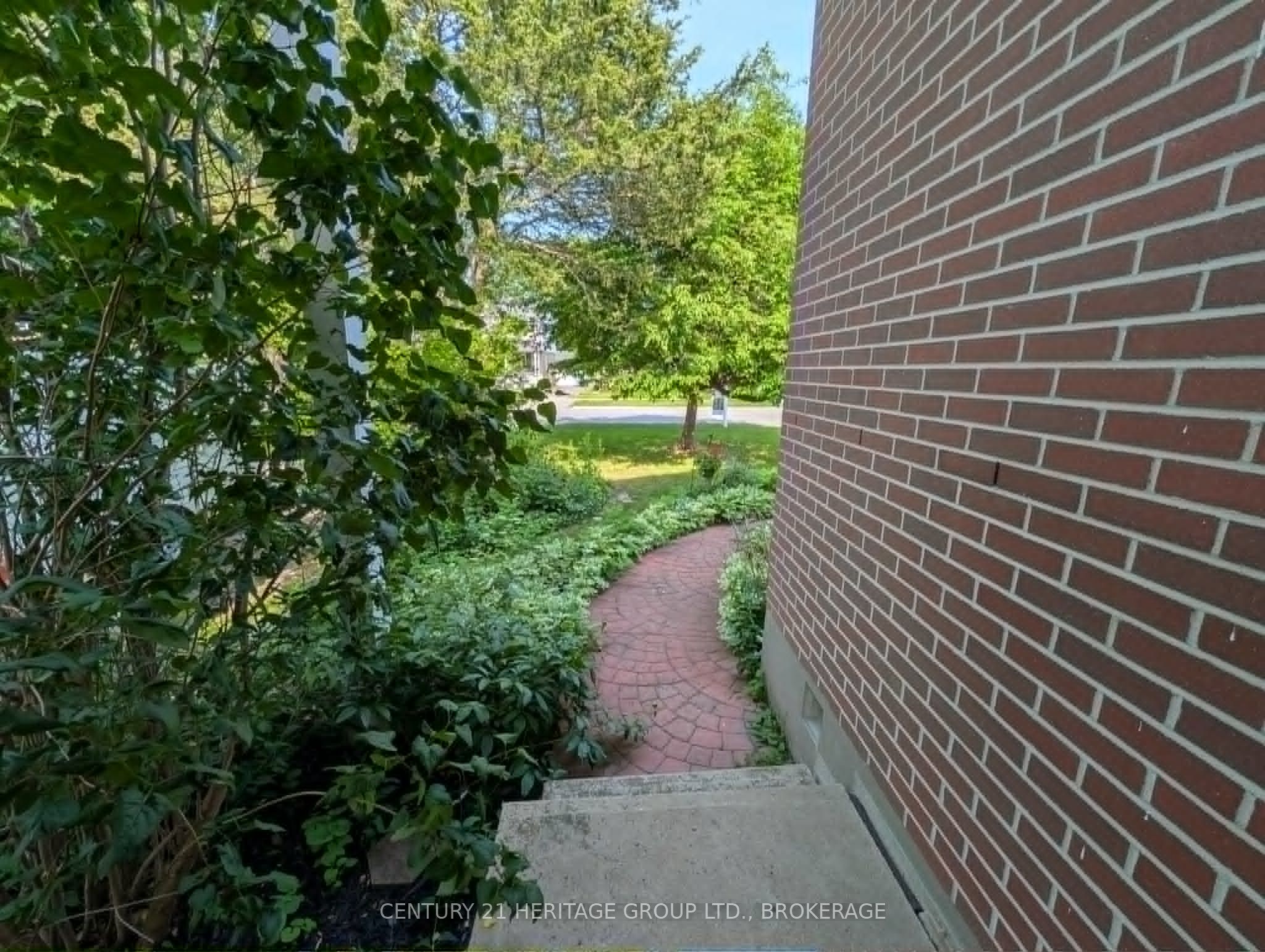 20 Oakridge Avenue